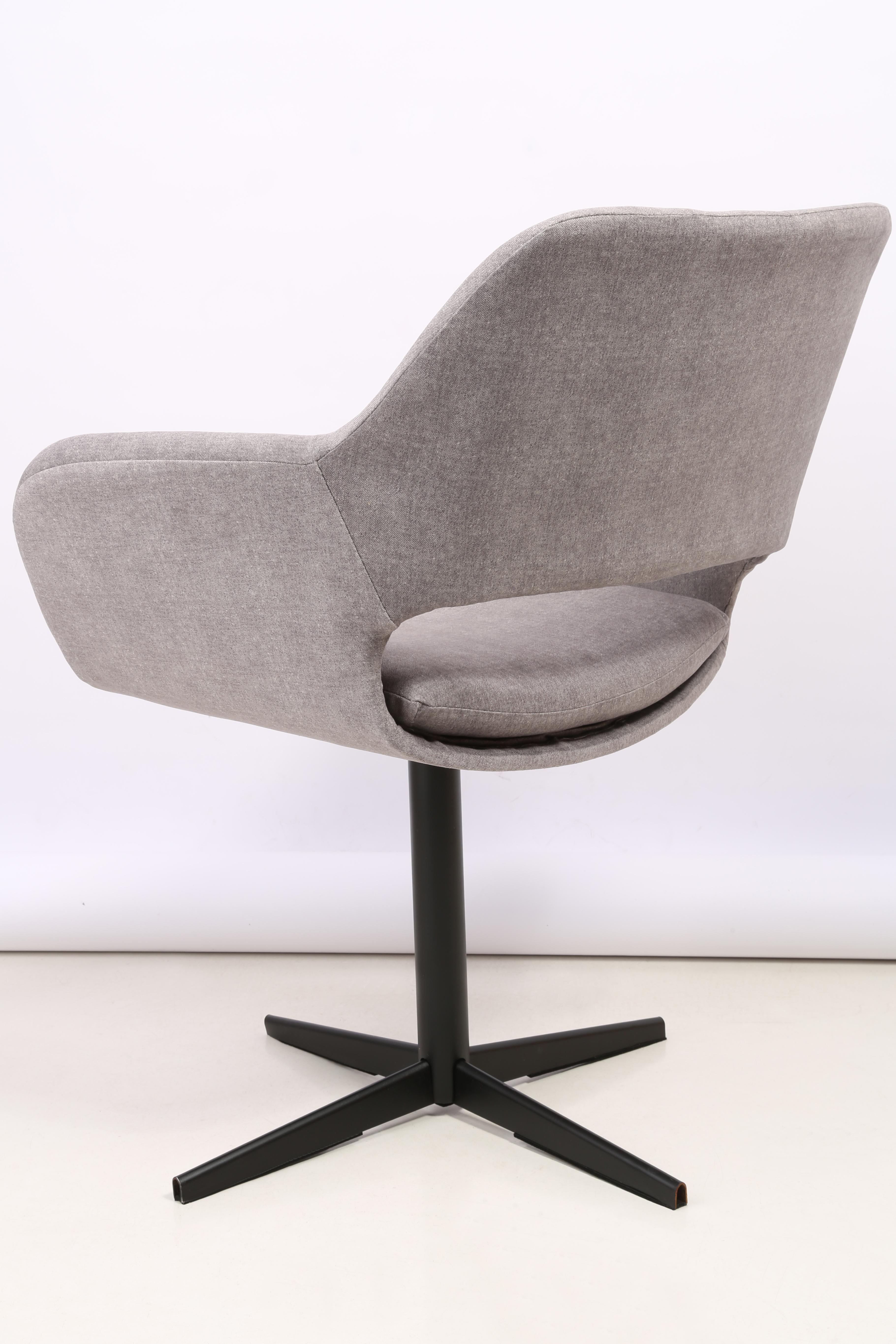 20th Century Vintage Grey Velvet Swivel Armchair, 1960s In Excellent Condition For Sale In 05-080 Hornowek, PL