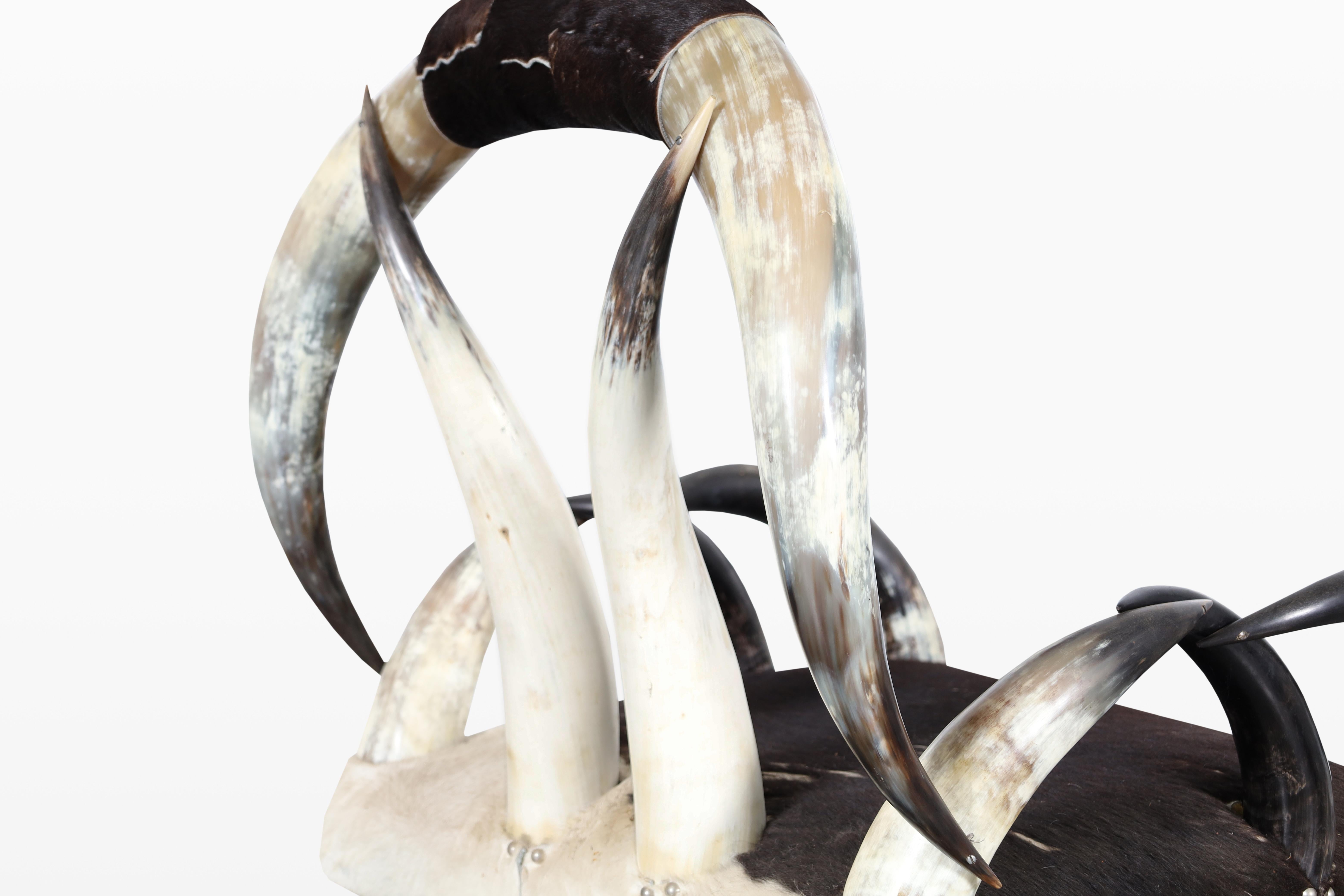 20. Jahrhundert Vintage Horn Stuhl und Ottomane im Angebot 7
