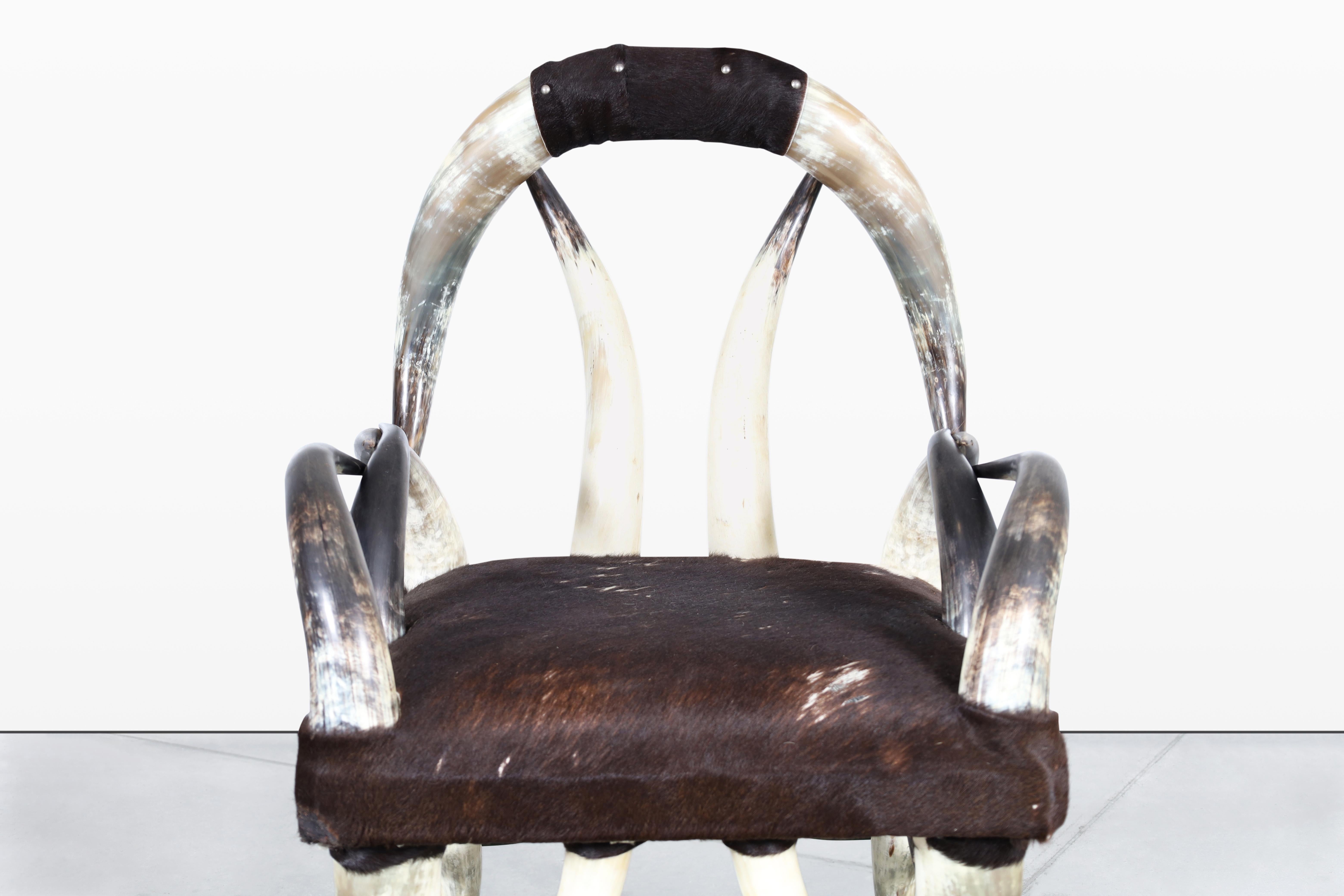 20. Jahrhundert Vintage Horn Stuhl und Ottomane im Angebot 1