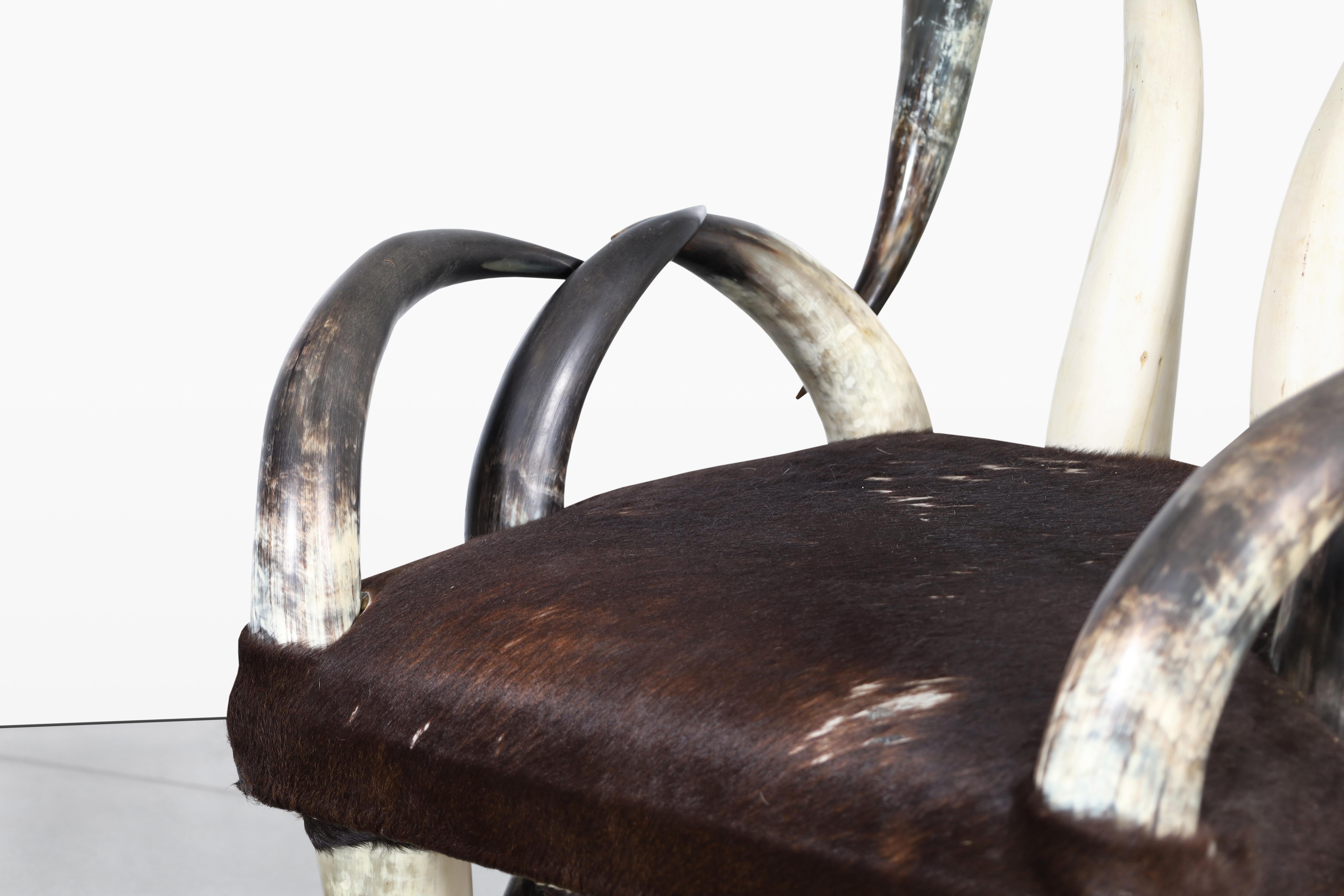20. Jahrhundert Vintage Horn Stuhl und Ottomane im Angebot 3