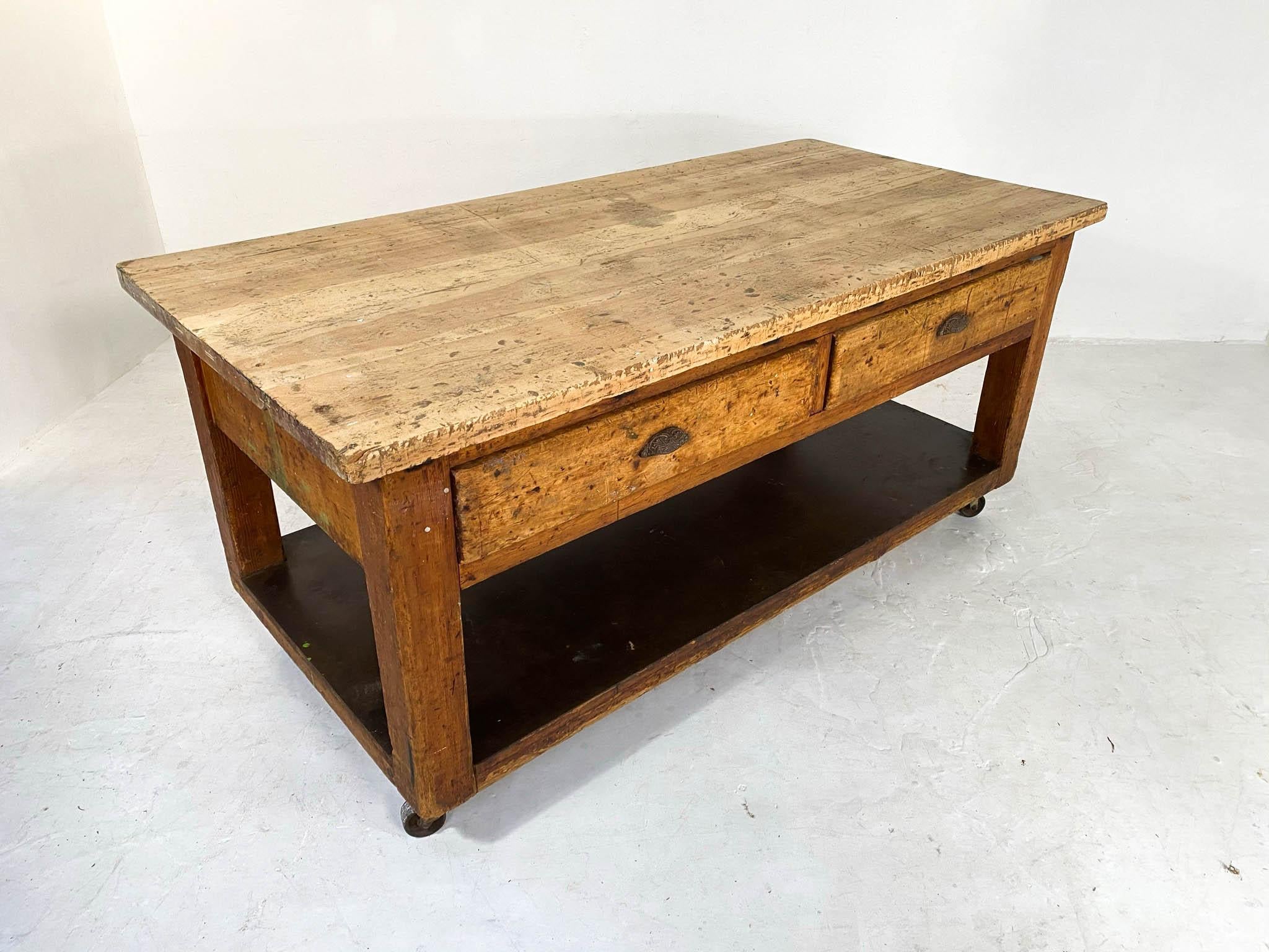 20. Jahrhundert Vintage Industrial Workbench Baker''s Table Kitchen Island Arbeitstisch (Englisch) im Angebot