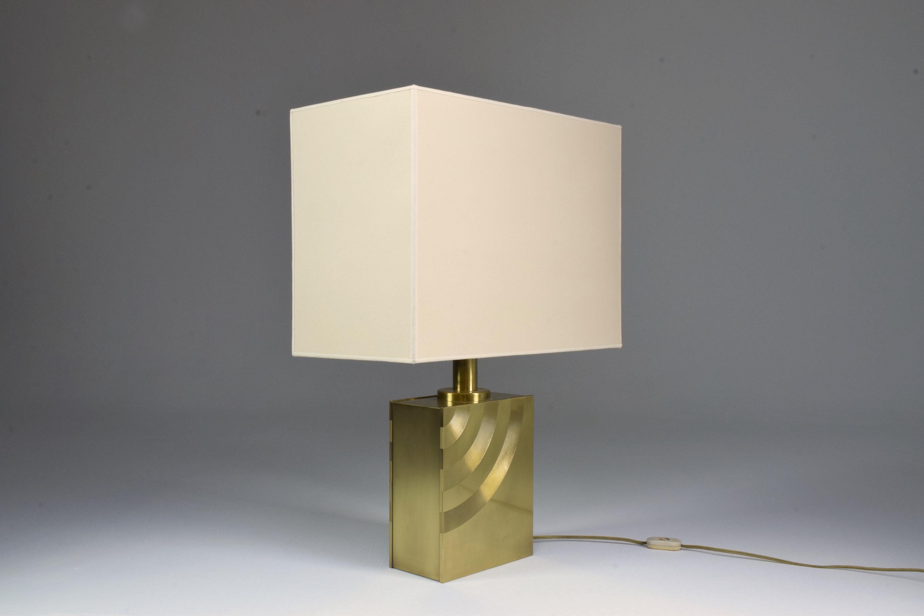 Engraved  Italian Brass Statement Table Lamp, 1970s For Sale