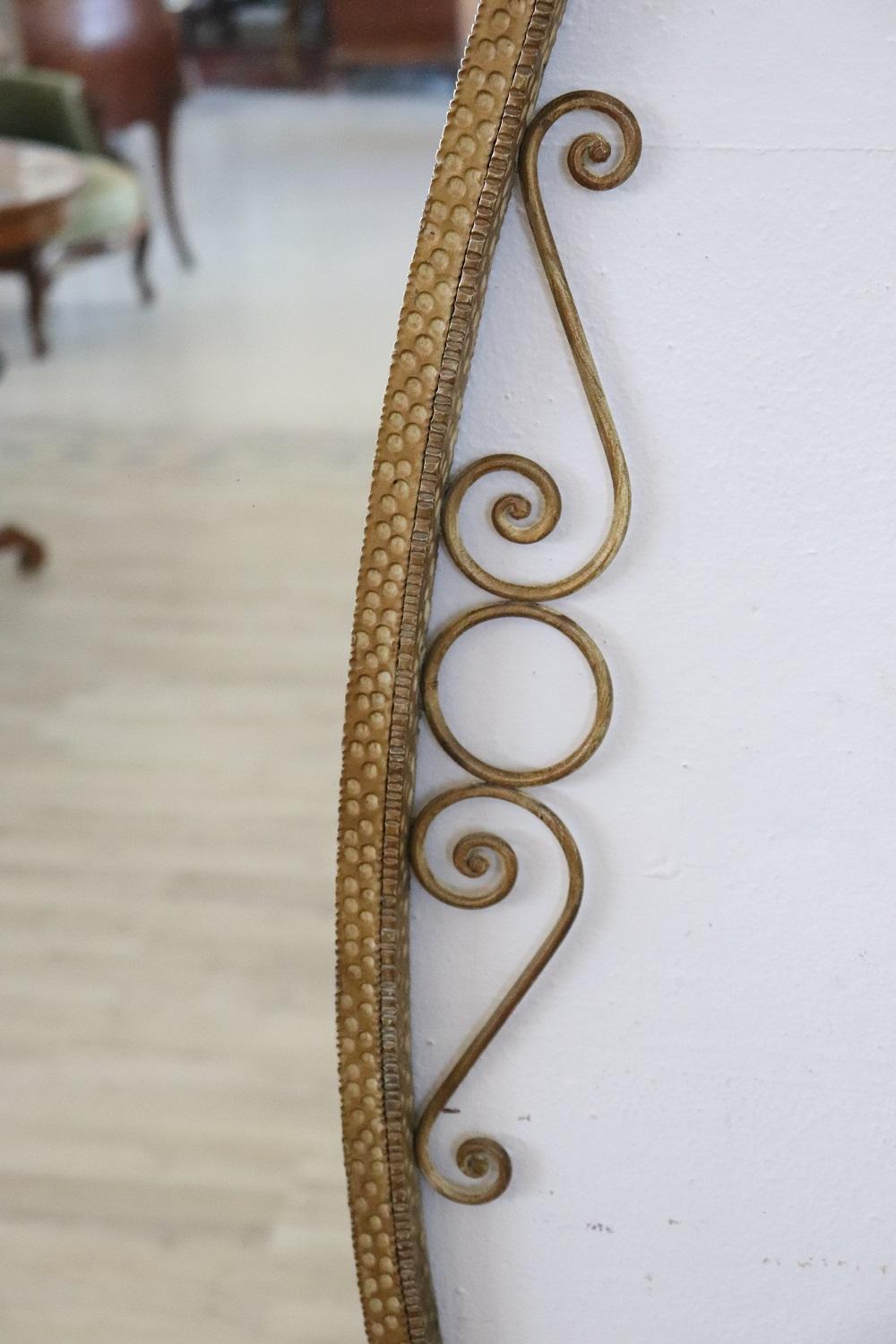 20th Century Vintage Italian Gilded Iron Wall Mirror In Excellent Condition For Sale In Casale Monferrato, IT