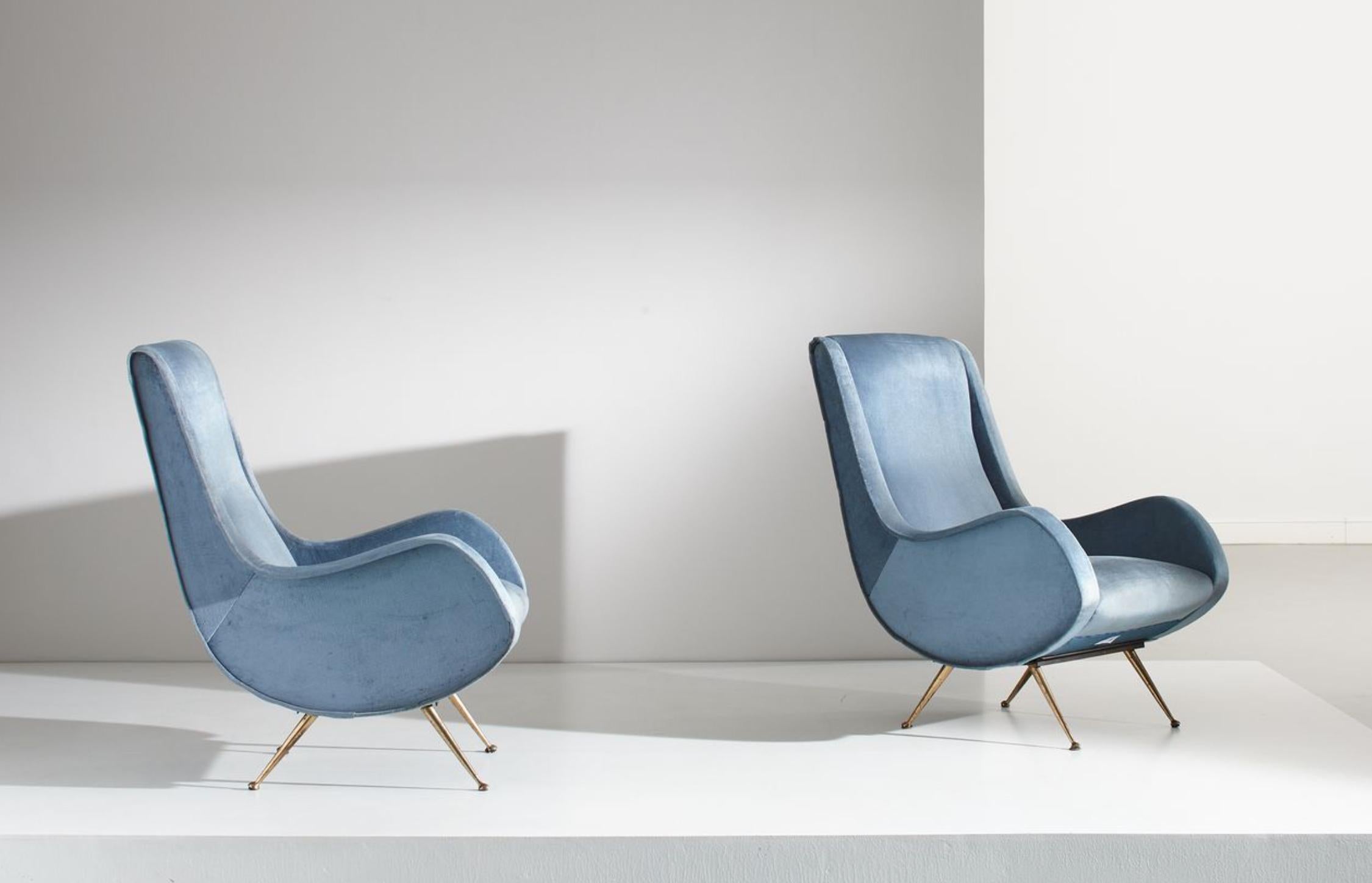 Pair of light blue vintage Italian armchairs by Aldo Morbelli upholstered in velvet.
Very good condition with no restorations.
Italy, circa 1950.