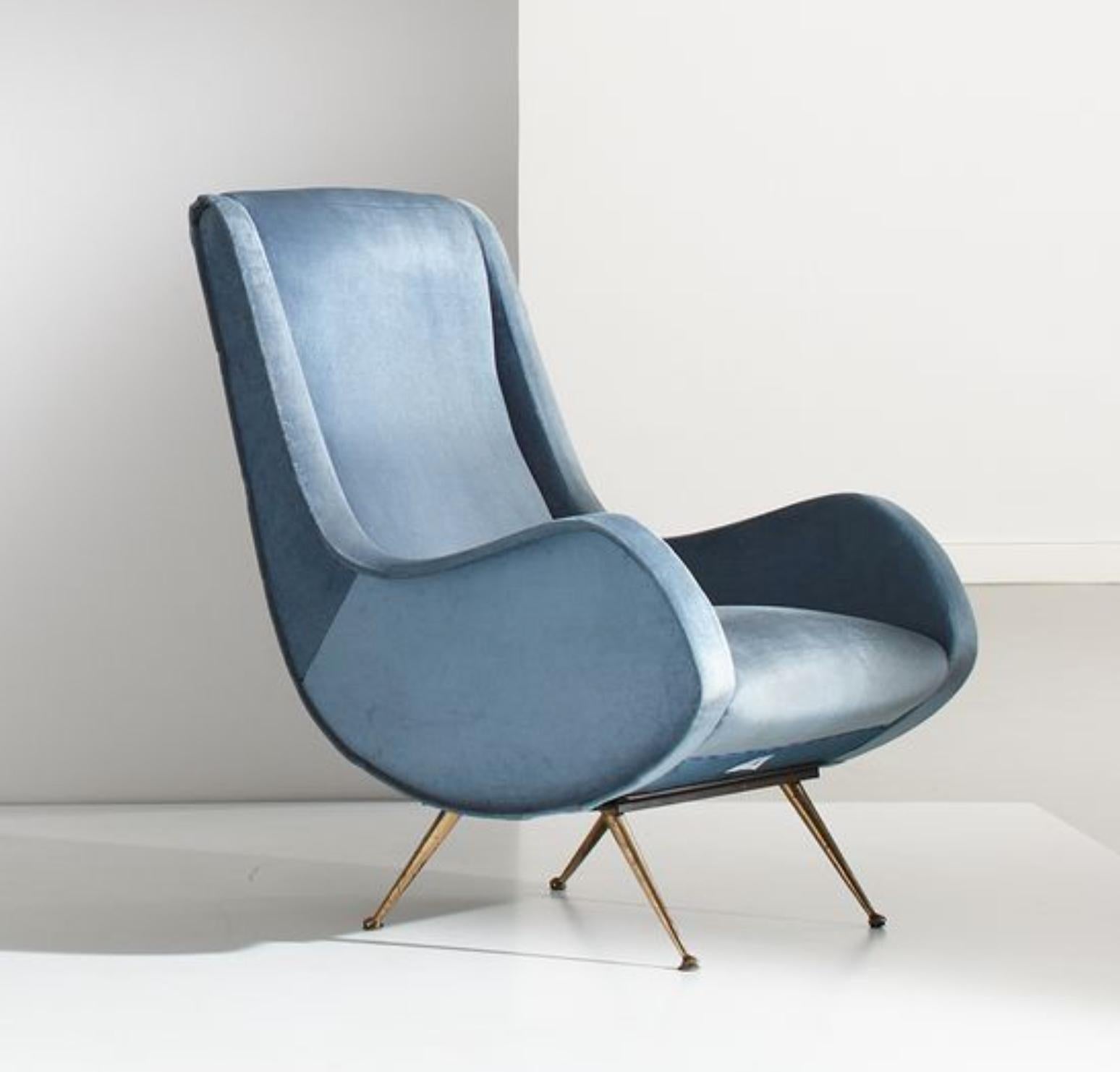 italien 20th Century Vintage Italian Pair of Blue Upholstered Armchairs by Aldo Morbelli en vente