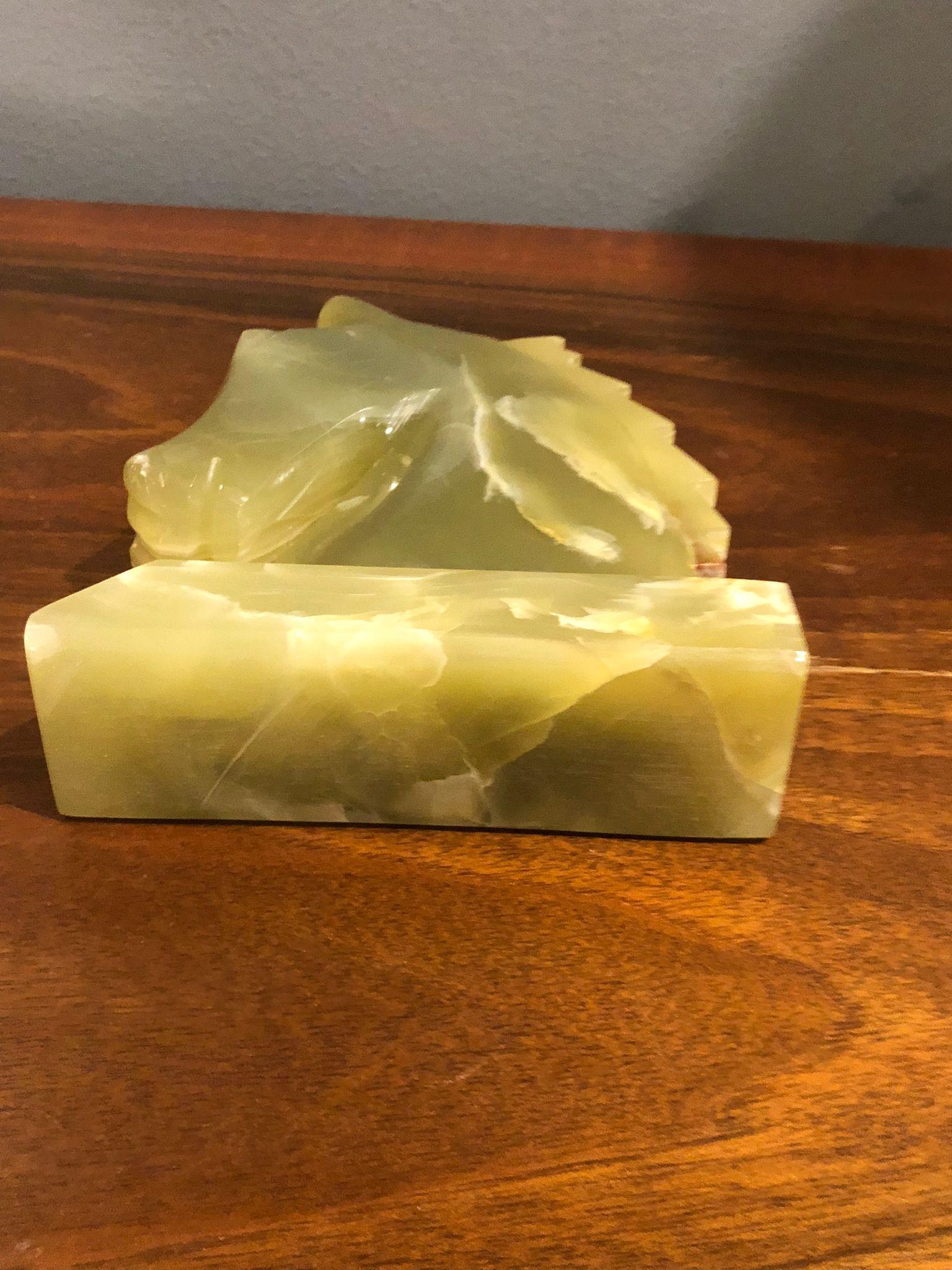 20th Century, Vintage Jade Carved Horse Head Sculpture In Good Condition For Sale In Catania, IT