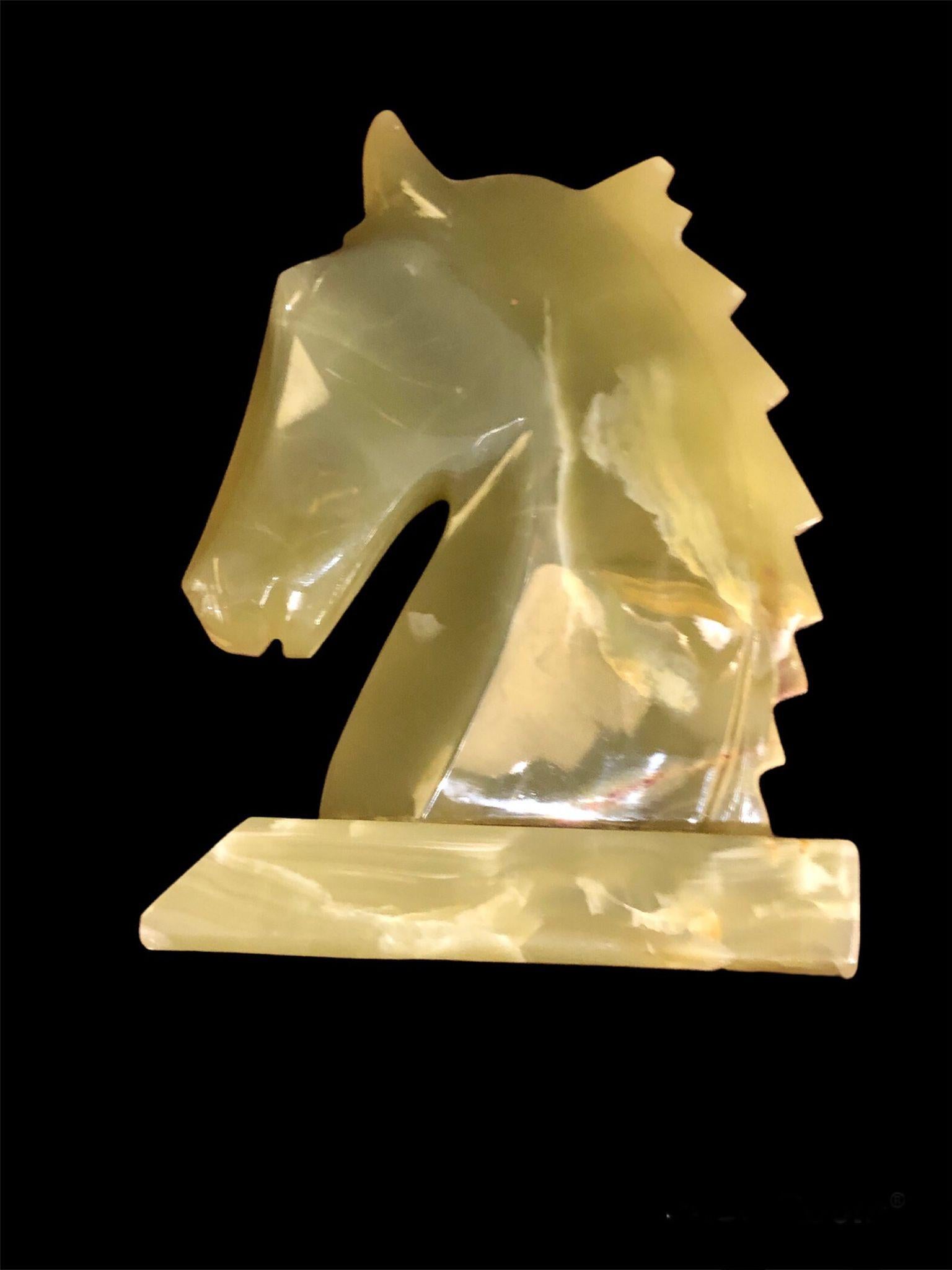 Jade Sculpture vintage de tête de cheval en jade sculpté, XXe siècle en vente