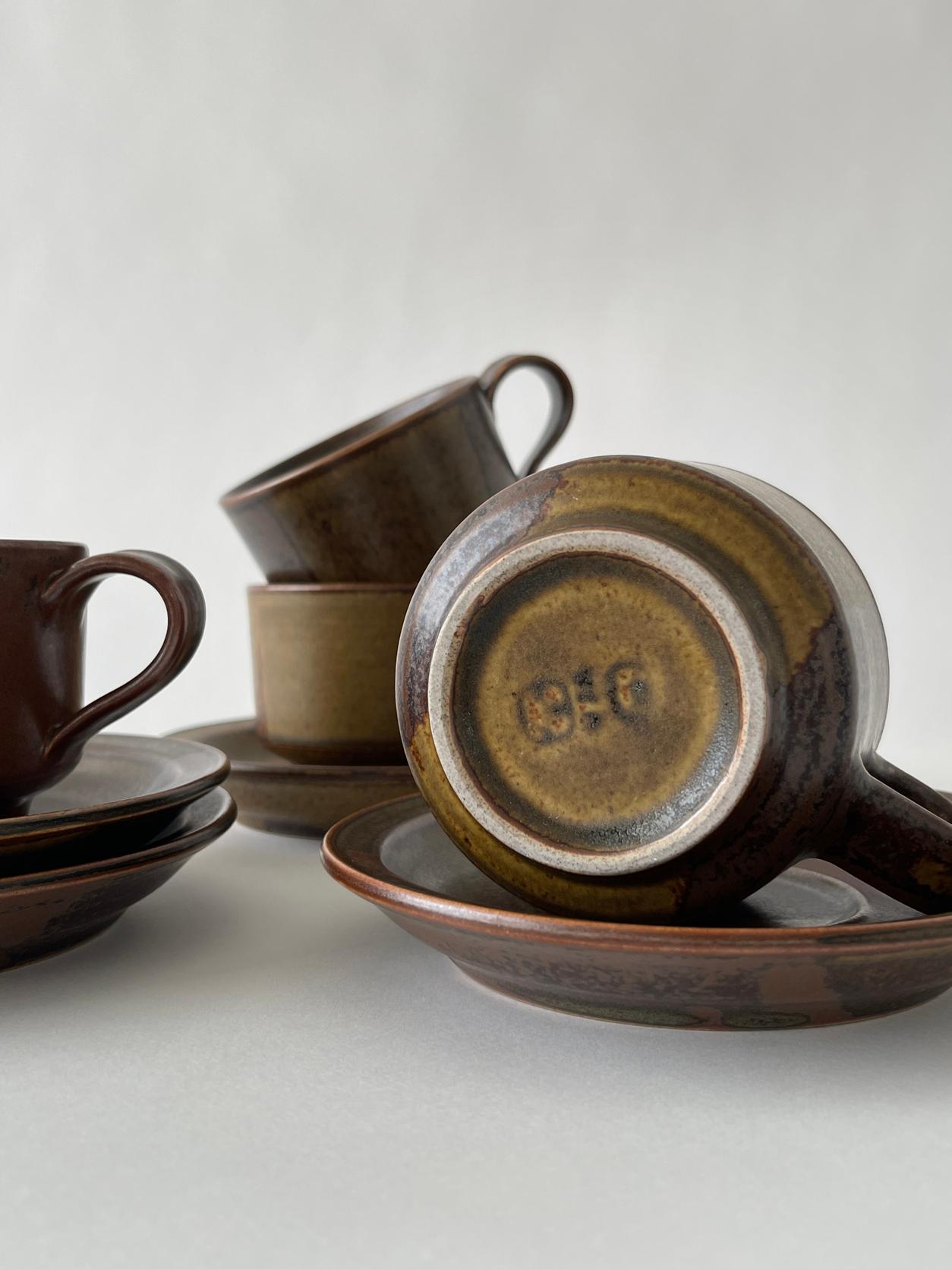 20th Century Vintage Japanese Ceramic Mug and Saucer Set For Sale 2