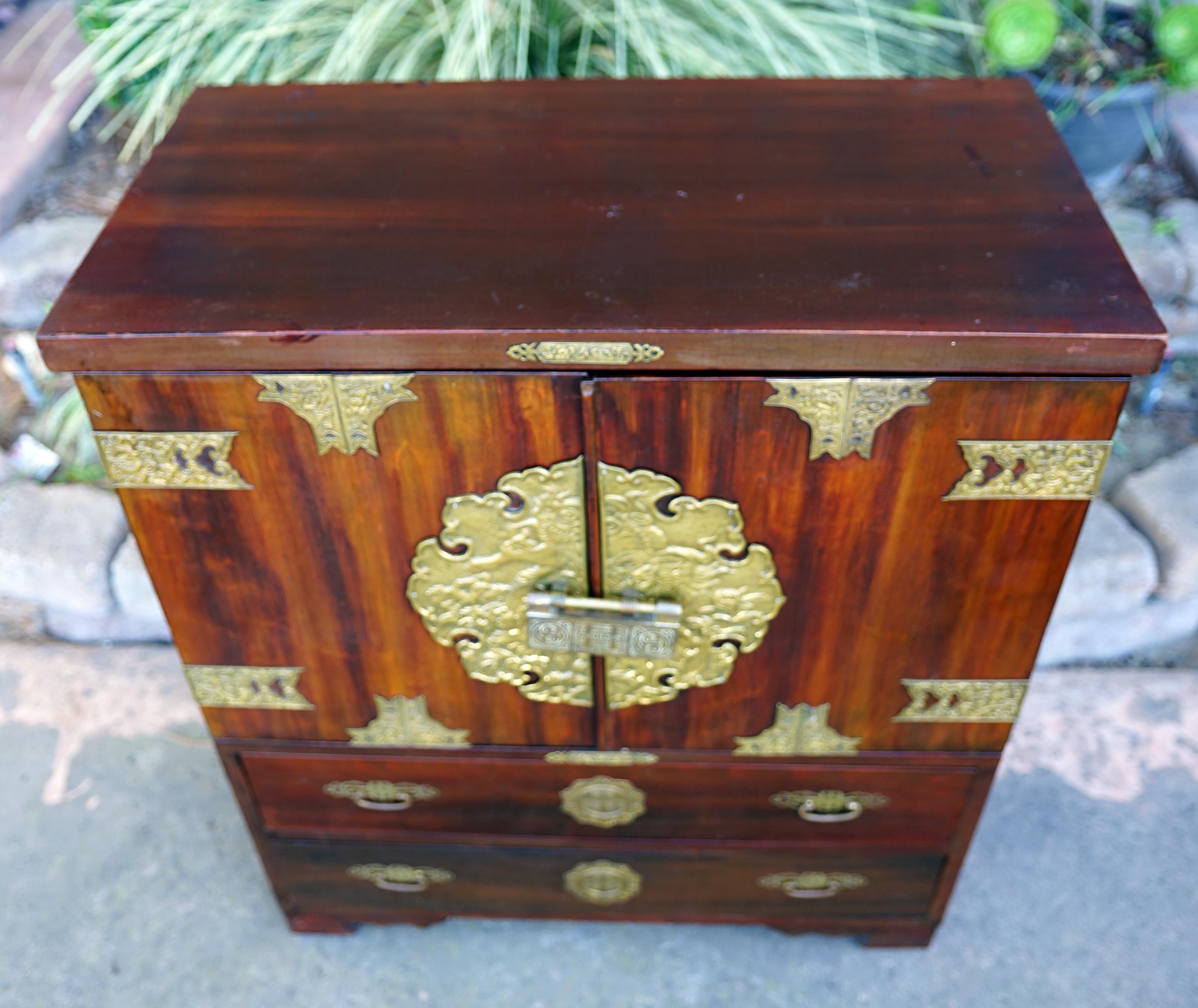 20th Century Vintage Jewelry Storage Mahogany Tansu Chest with Original Lock For Sale 2