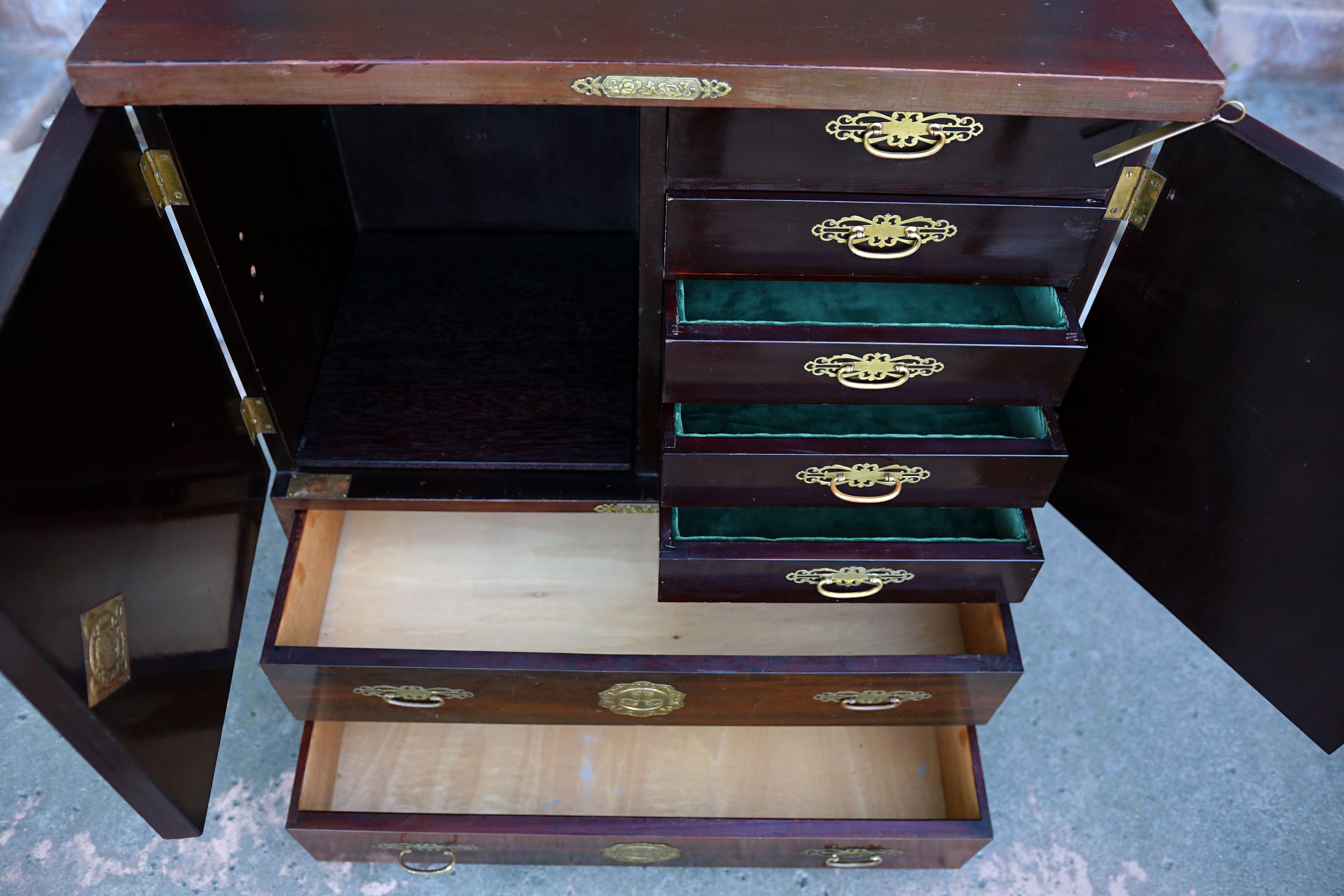 Chinese Export 20th Century Vintage Jewelry Storage Mahogany Tansu Chest with Original Lock For Sale