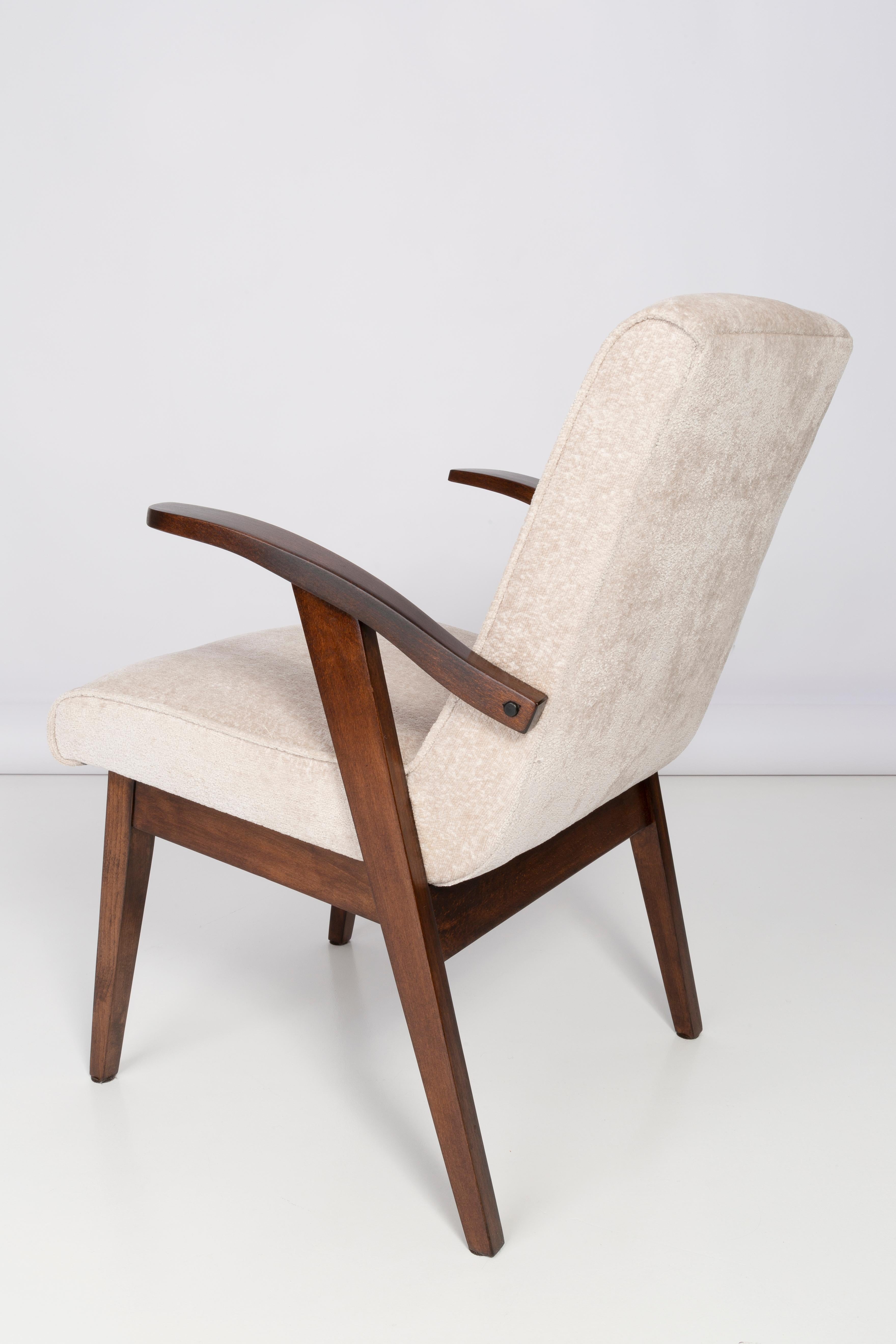 20th Century Vintage Light Cream Armchair by Mieczyslaw Puchala, 1960s In Excellent Condition For Sale In 05-080 Hornowek, PL