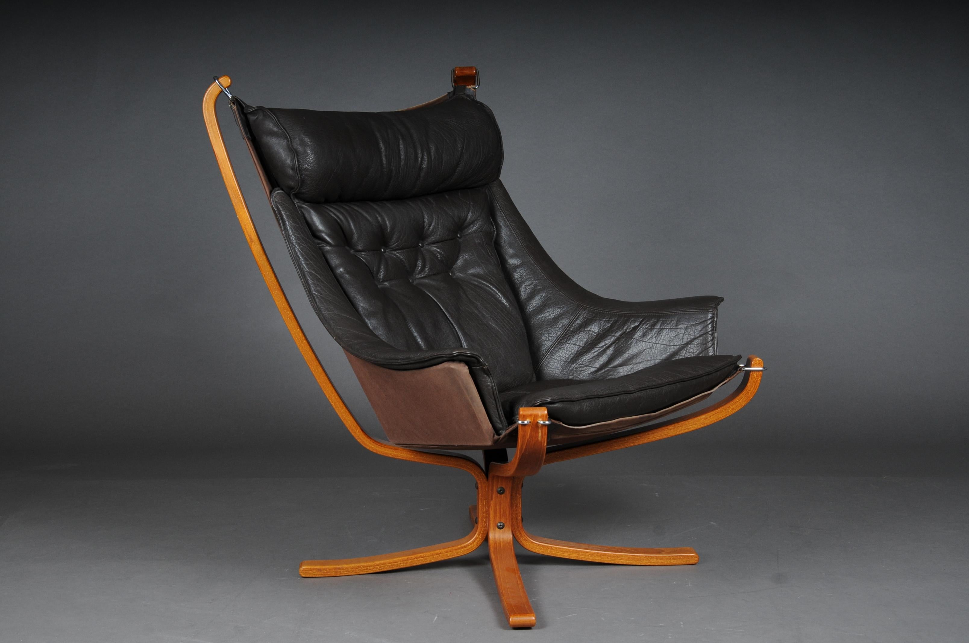 20th Century Vintage Lounge Chair with 2