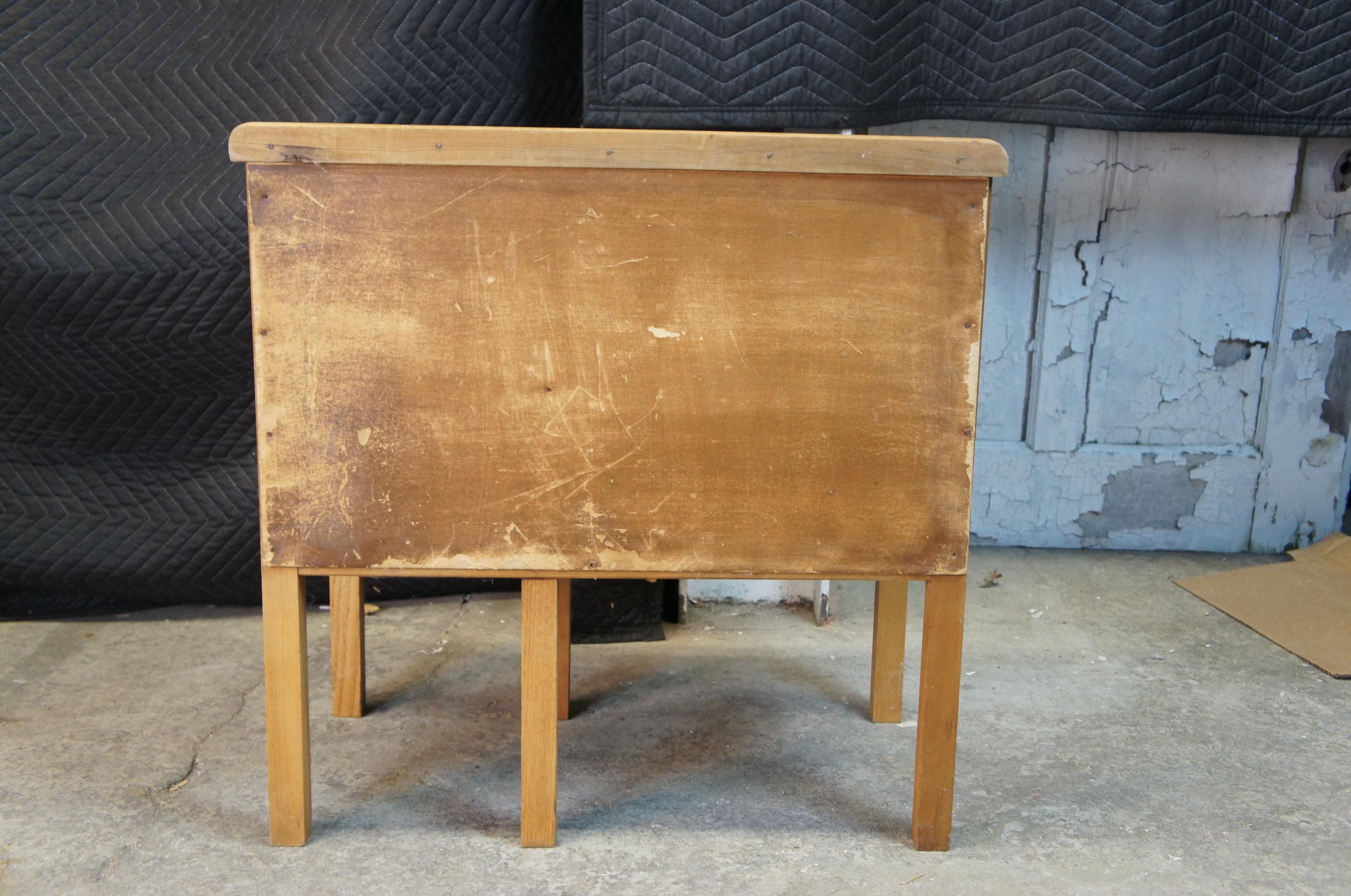 20th Century Vintage Maple Childs School Desk & Chair Writing Table Childrens In Good Condition In Dayton, OH