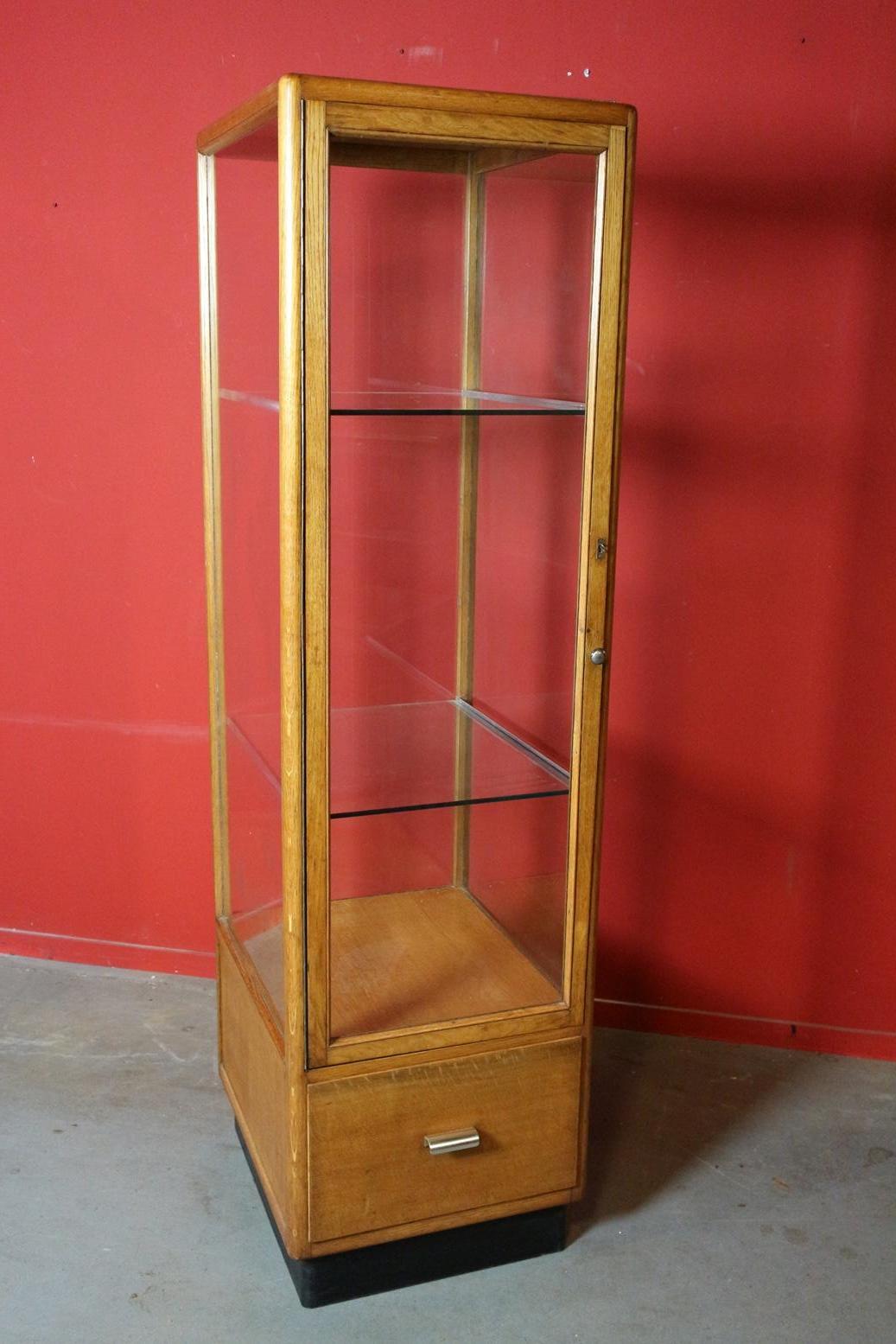 Beautiful oak shop display with 1 drawer. Showcase has 2 glass shelves. Completely in good condition.
Origin: England
Period: circa 1950-1960
Size: W 51 cm, D 60 cm, H 180 cm.
 