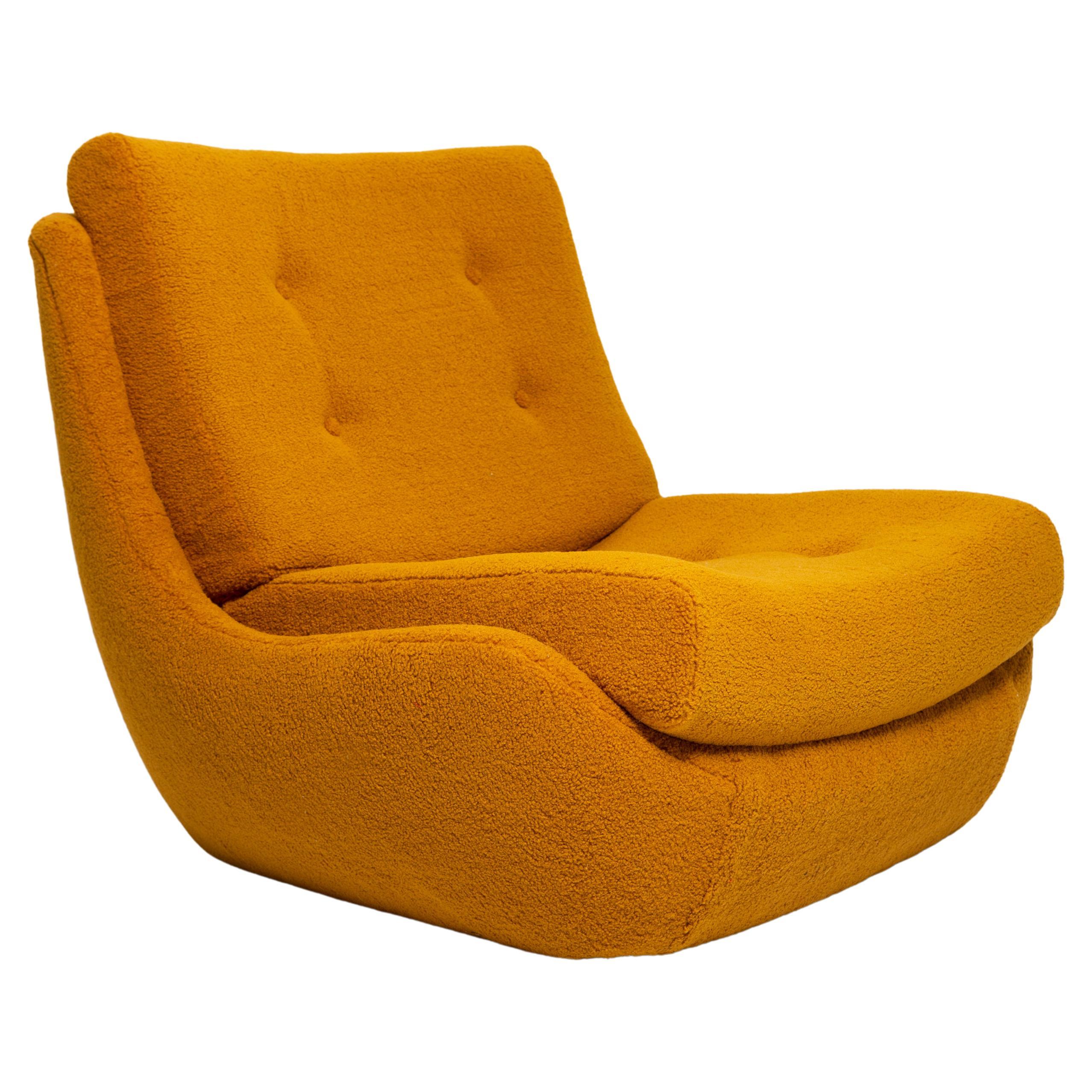 Grand fauteuil Atlantis jaune ocre bouclé vintage du 20ème siècle, années 1960