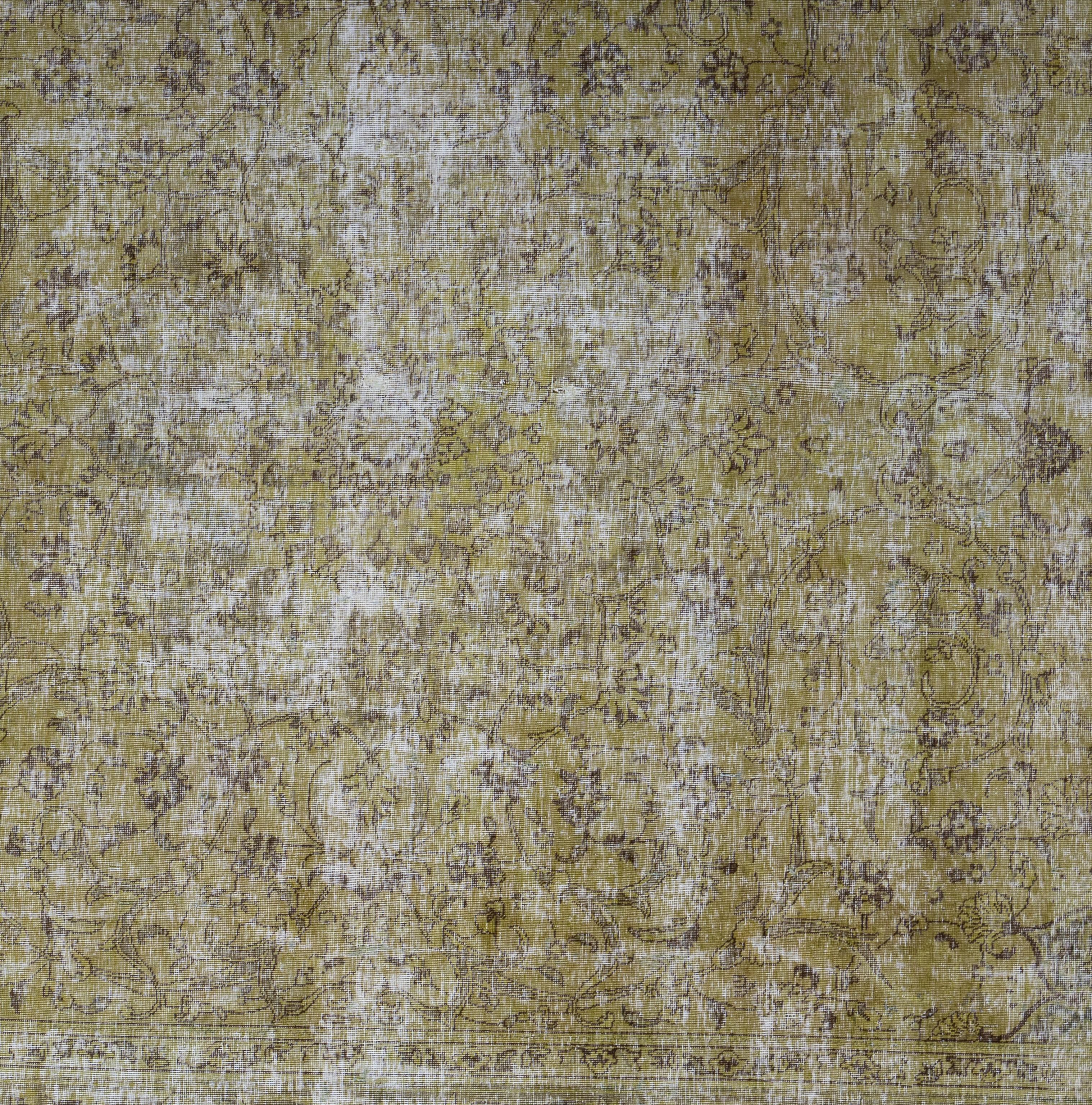 This exquisite Vintage Oushak rug is a true work of art skillfully handwoven by experienced artisans using traditional methods. 

Adorned with intricate patterns and a color scheme crafted from natural vegetable dyes, this rug is a striking focal