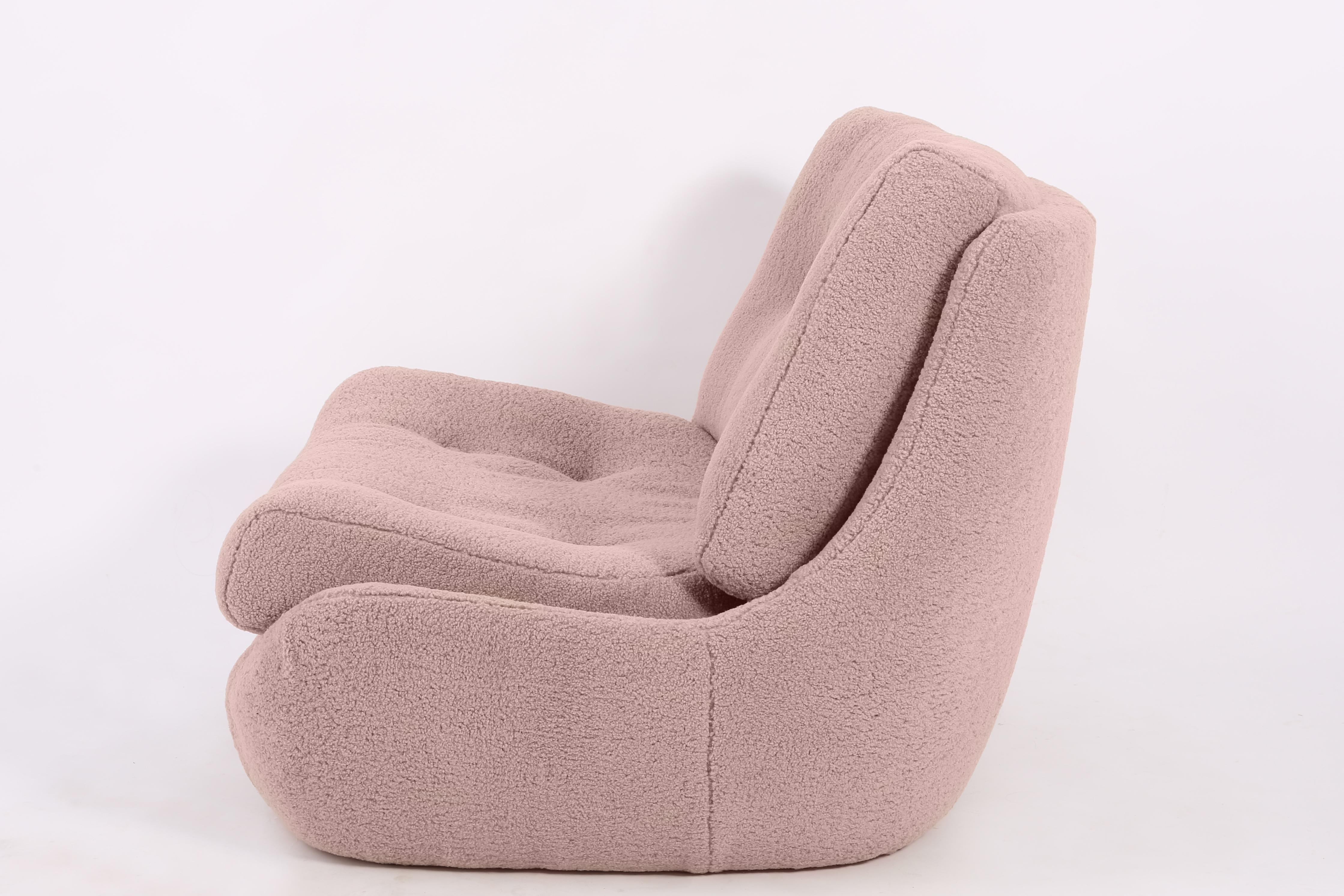 20th Century Vintage Pink Blush Boucle Atlantis Big Armchair, 1960s For Sale 1
