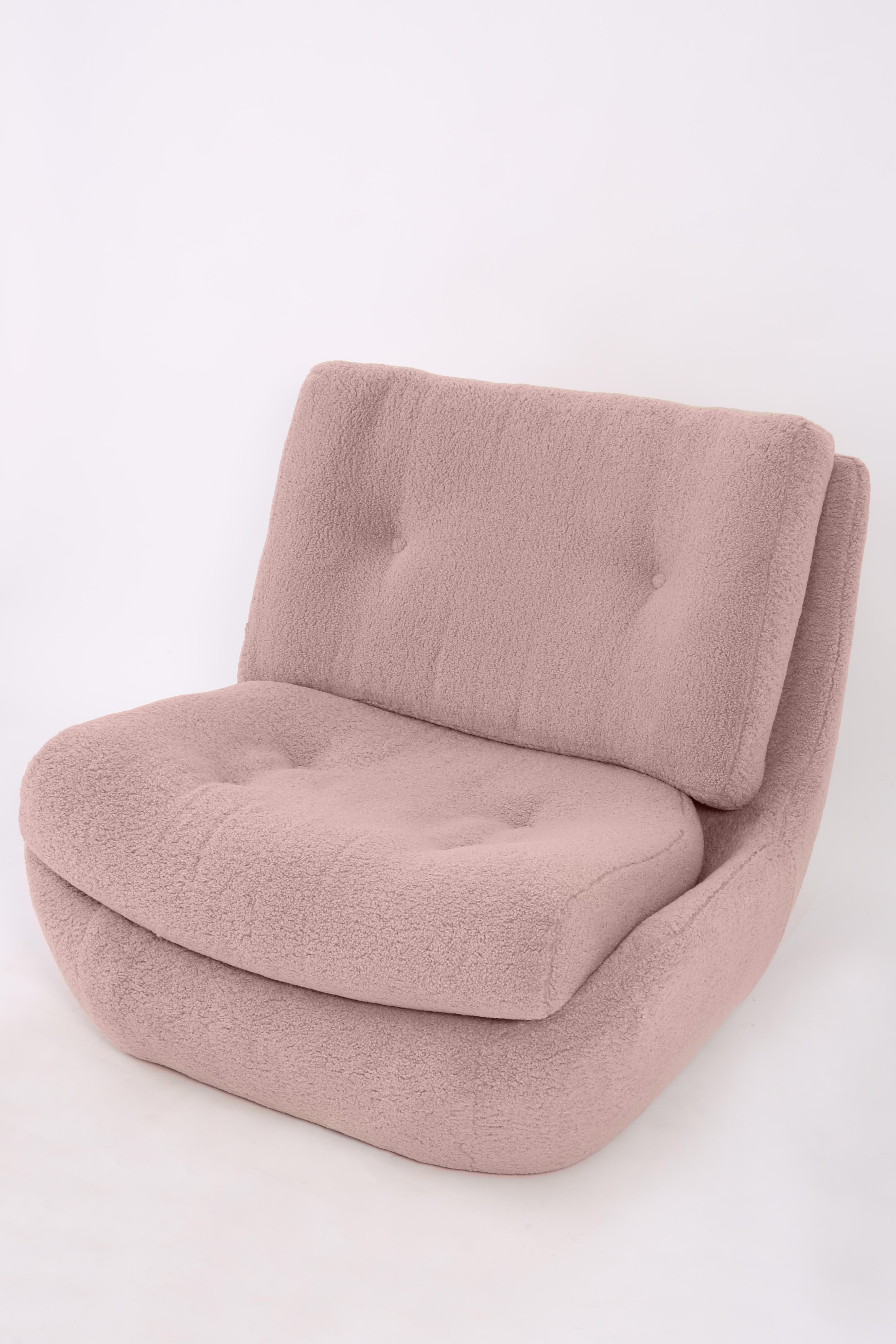 20th Century Vintage Pink Blush Boucle Atlantis Big Armchair, 1960s In Excellent Condition For Sale In 05-080 Hornowek, PL