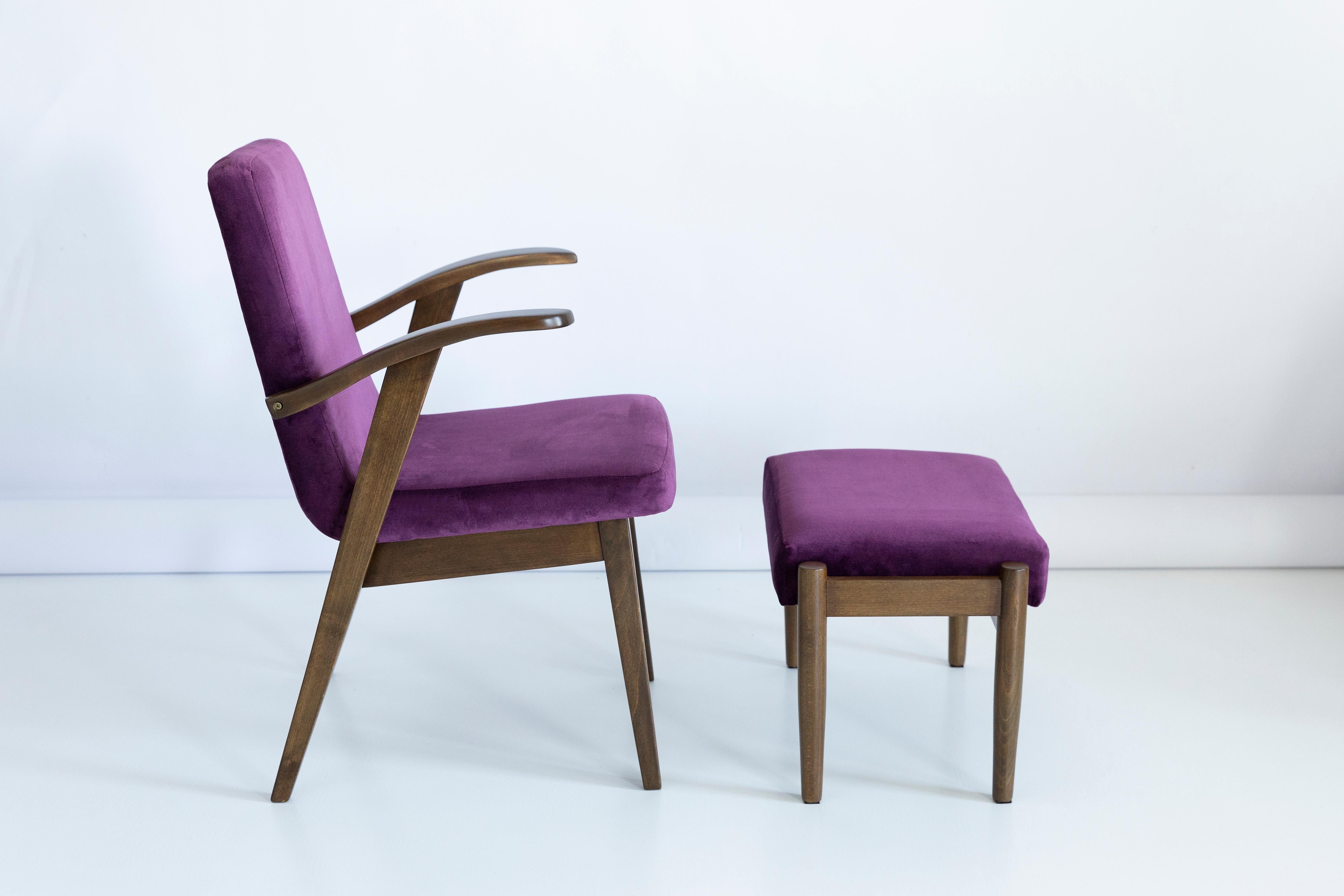 Mid-Century Modern Fauteuil et tabouret vintage violet prune du XXe siècle par Mieczyslaw Puchala, années 1960 en vente