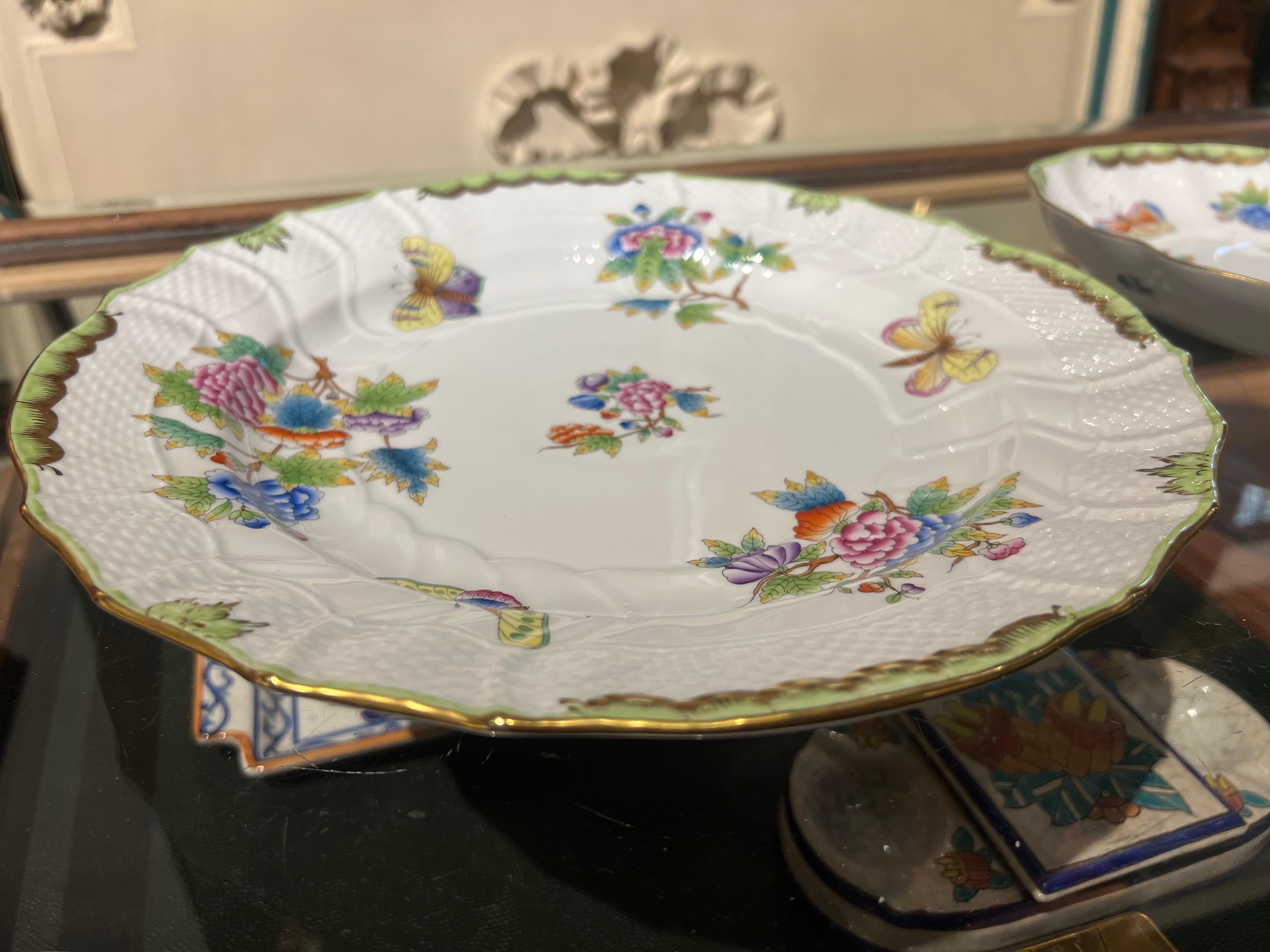 Hongrois 20ème siècle Vintage Queen Plate peint à la main par Herend en vente