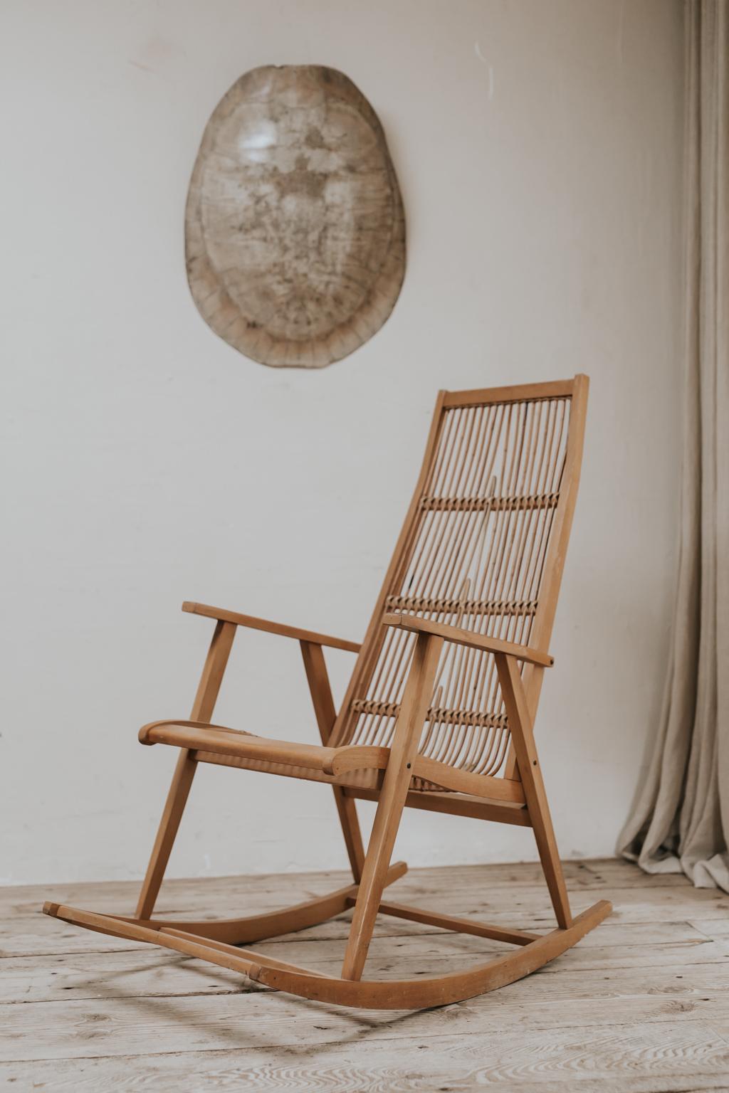 20th Century Vintage Rocking Chair For Sale 3