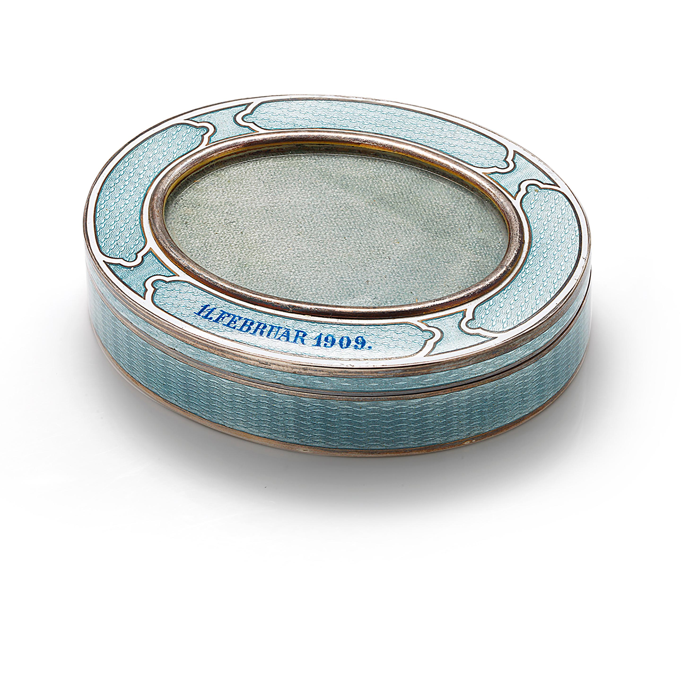 20th Century Vintage Silver Blue/Baby Enamel Frame Insert Box In Good Condition In New York, NY