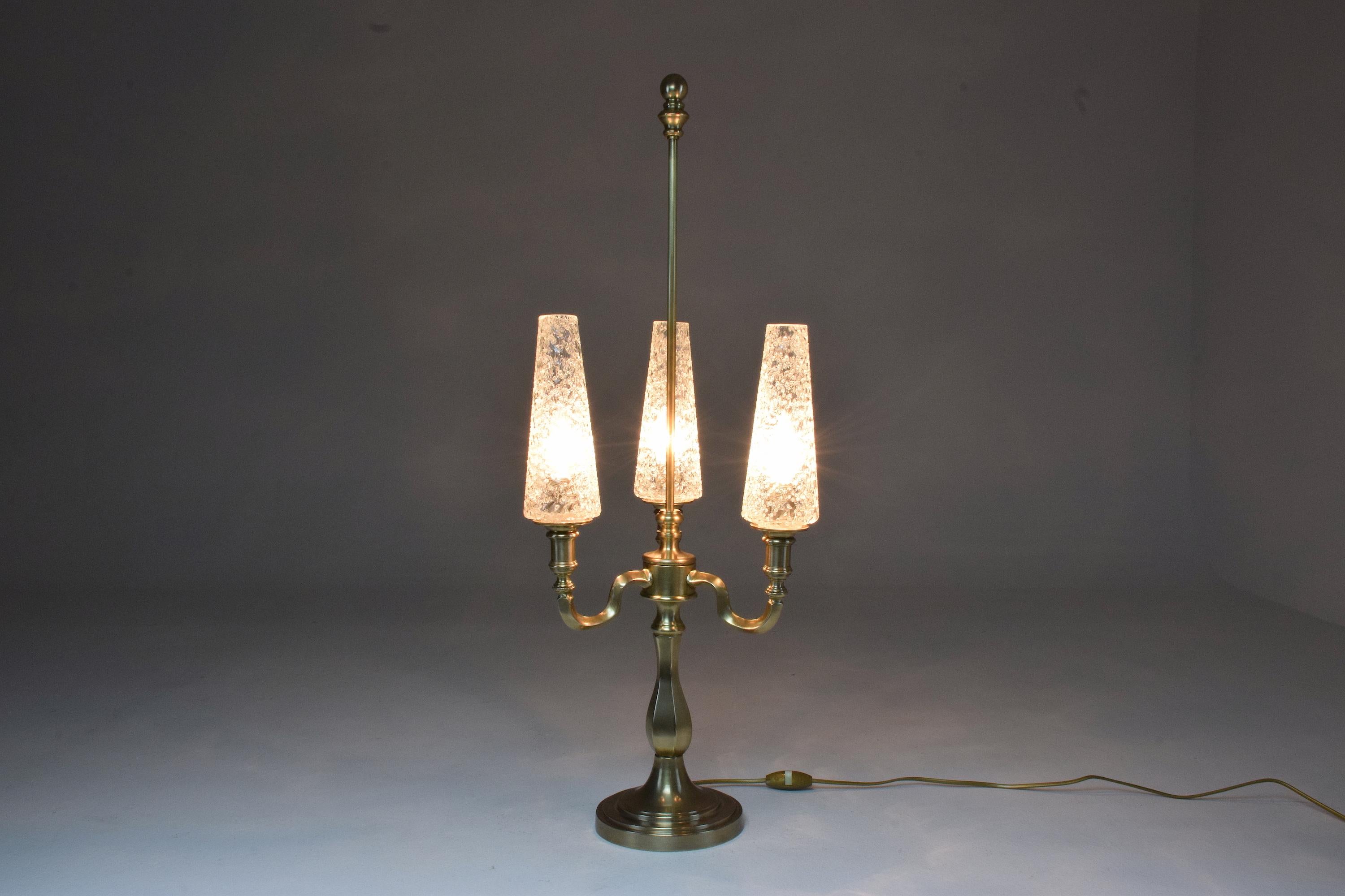 Hollywood Regency 20th Century Vintage Three-Light Brass Table Lamp, 1960s