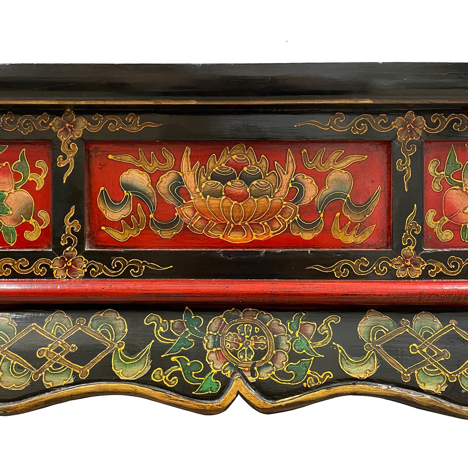 Tavolo d'altare tibetano massiccio dipinto del 20° secolo, console in vendita 4