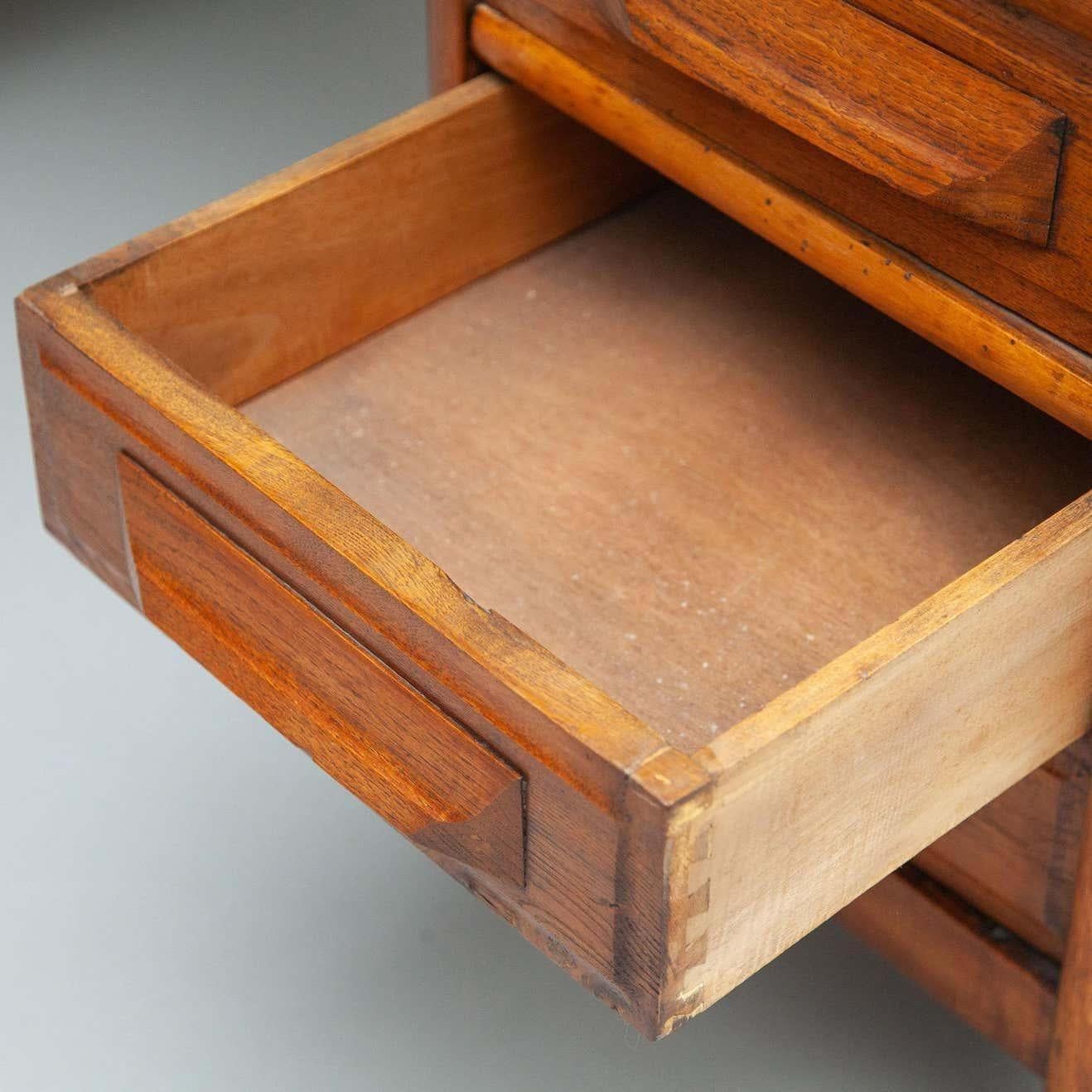 Traditioneller französischer Schreibtisch aus Holz aus dem 20. Jahrhundert (Moderne der Mitte des Jahrhunderts) im Angebot