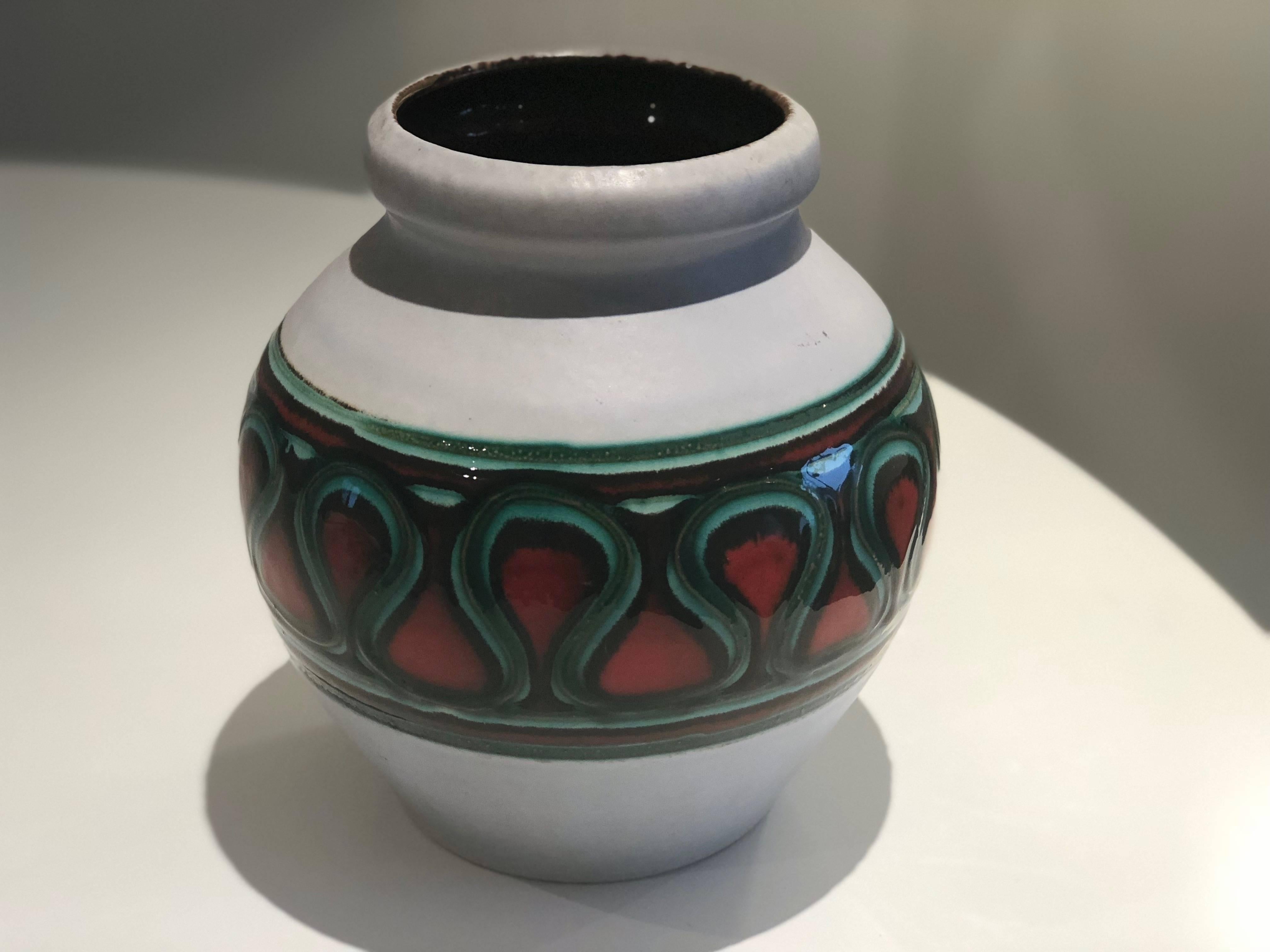 20th century vintage West German Bay Keramik round flower or decorative ceramic vase composed of a light grey base with red green and black collar pattern.