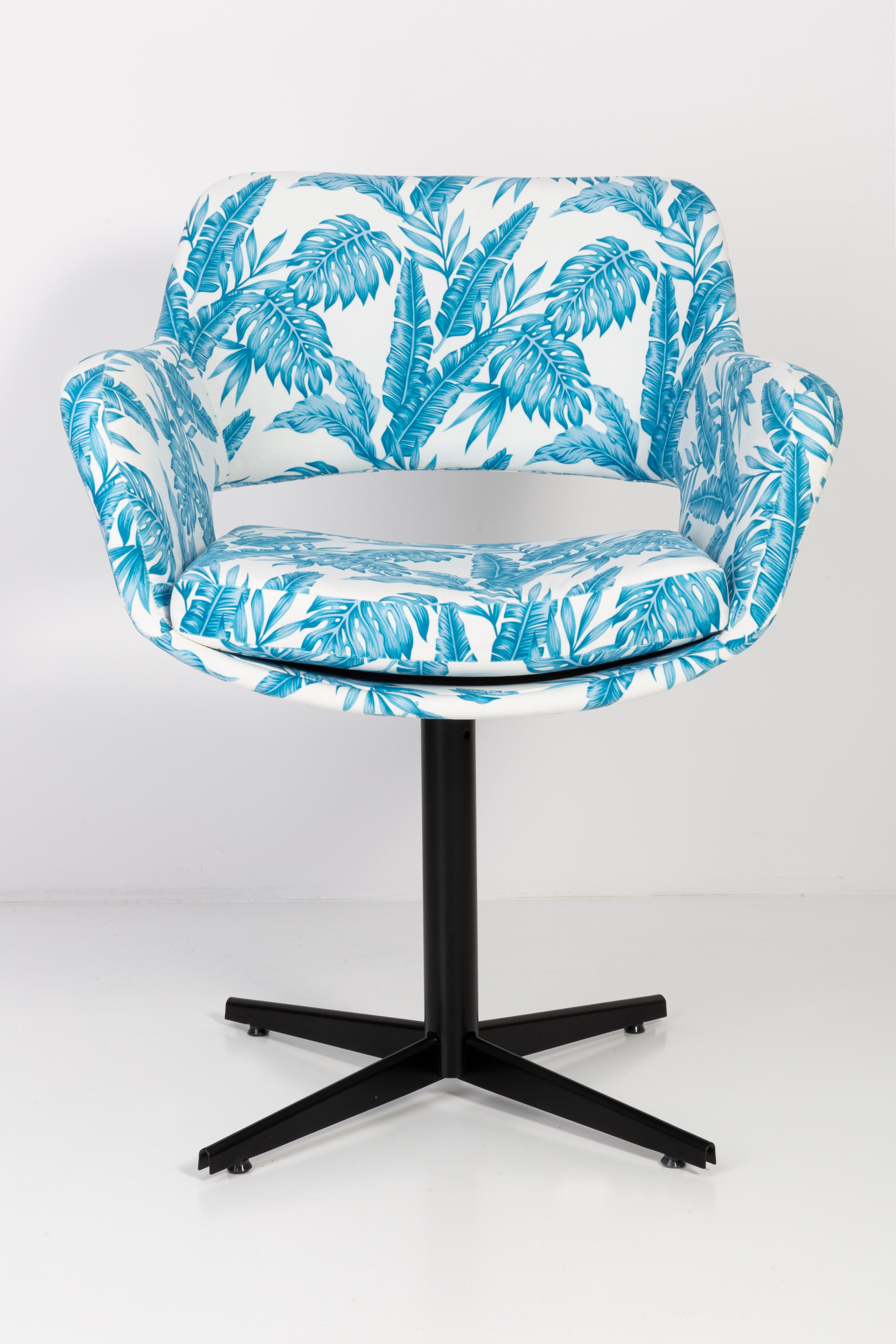 Mid-Century Modern 20th Century Vintage White and Blue Leaves Velvet Swivel Armchair, 1960s For Sale