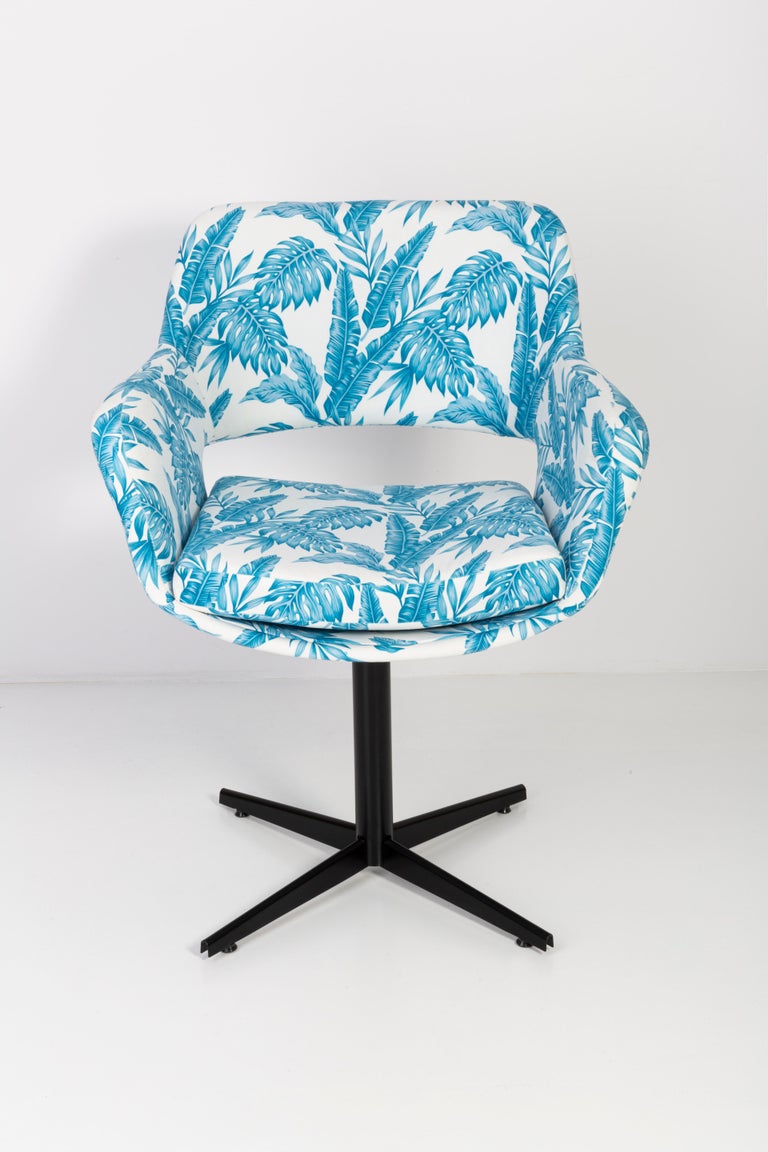 Hand-Crafted 20th Century Vintage White and Blue Leaves Velvet Swivel Armchair, 1960s For Sale