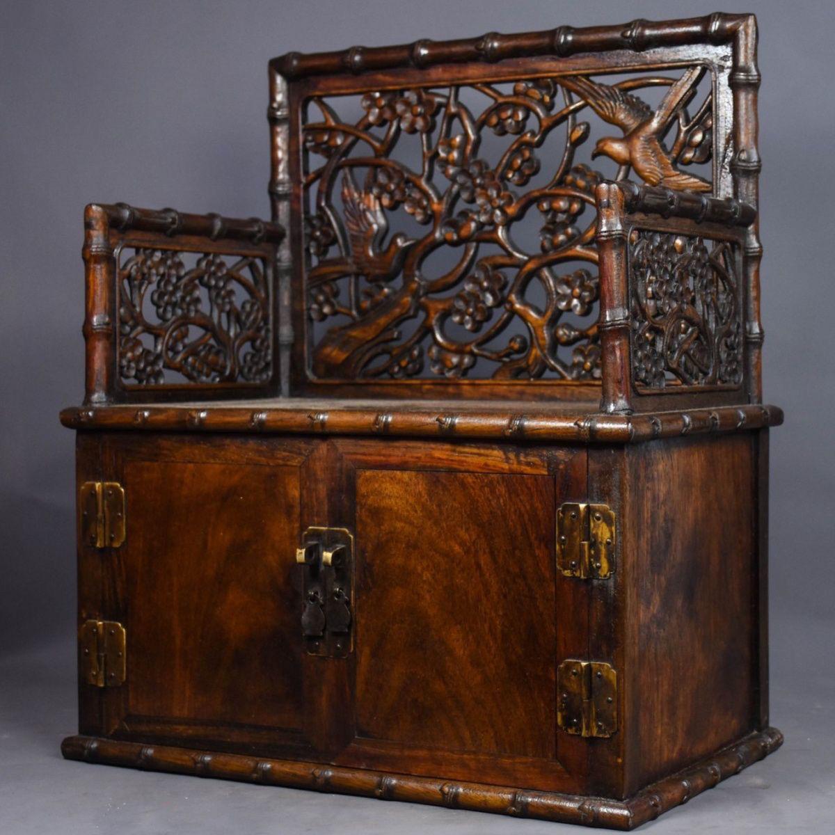 20th Century Vintage Wood Chinese Engraving Birds Flowers Cabinet Chair In Fair Condition For Sale In 景德镇市, CN