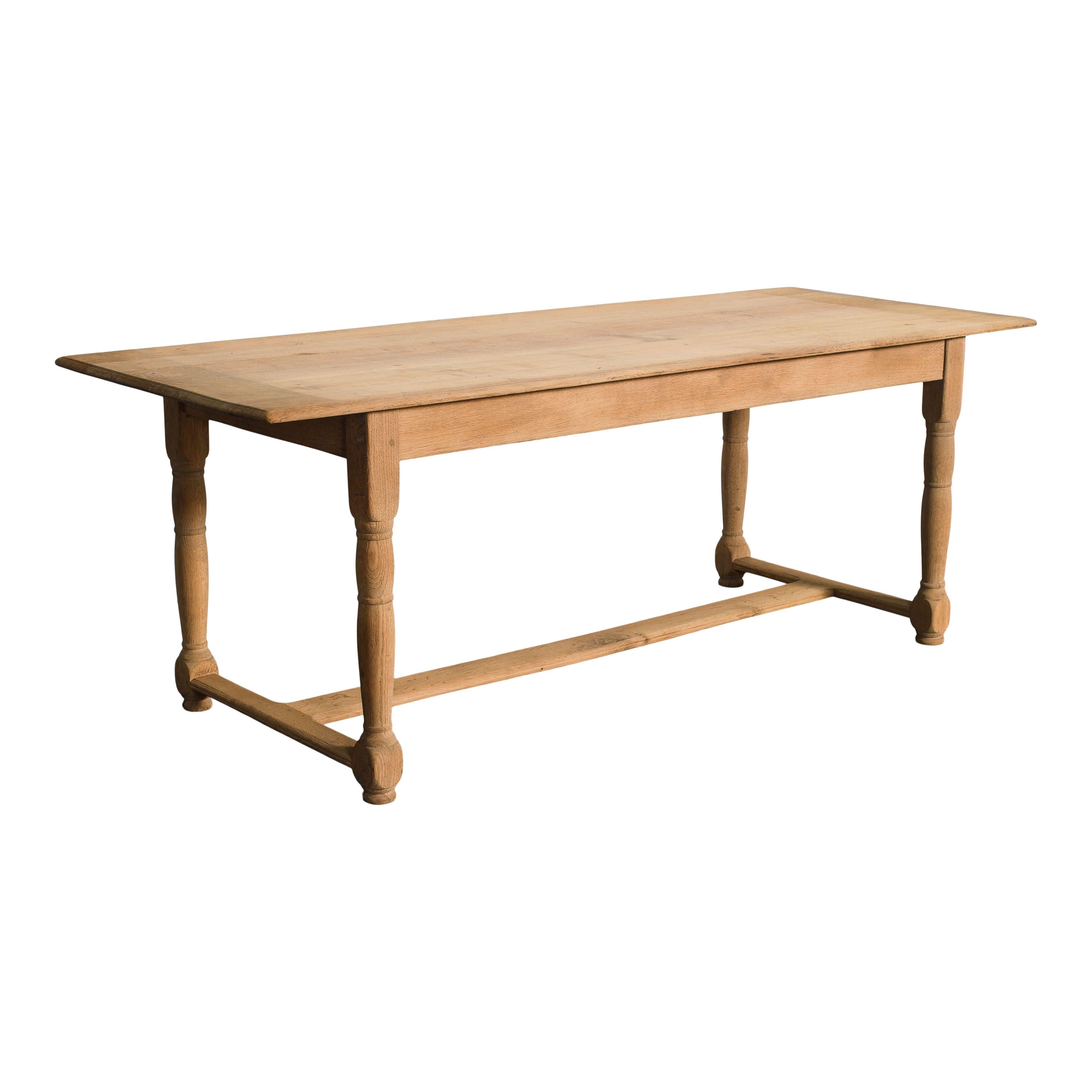 Belge Table de salle à manger vintage en Wood Wood du 20e siècle en vente