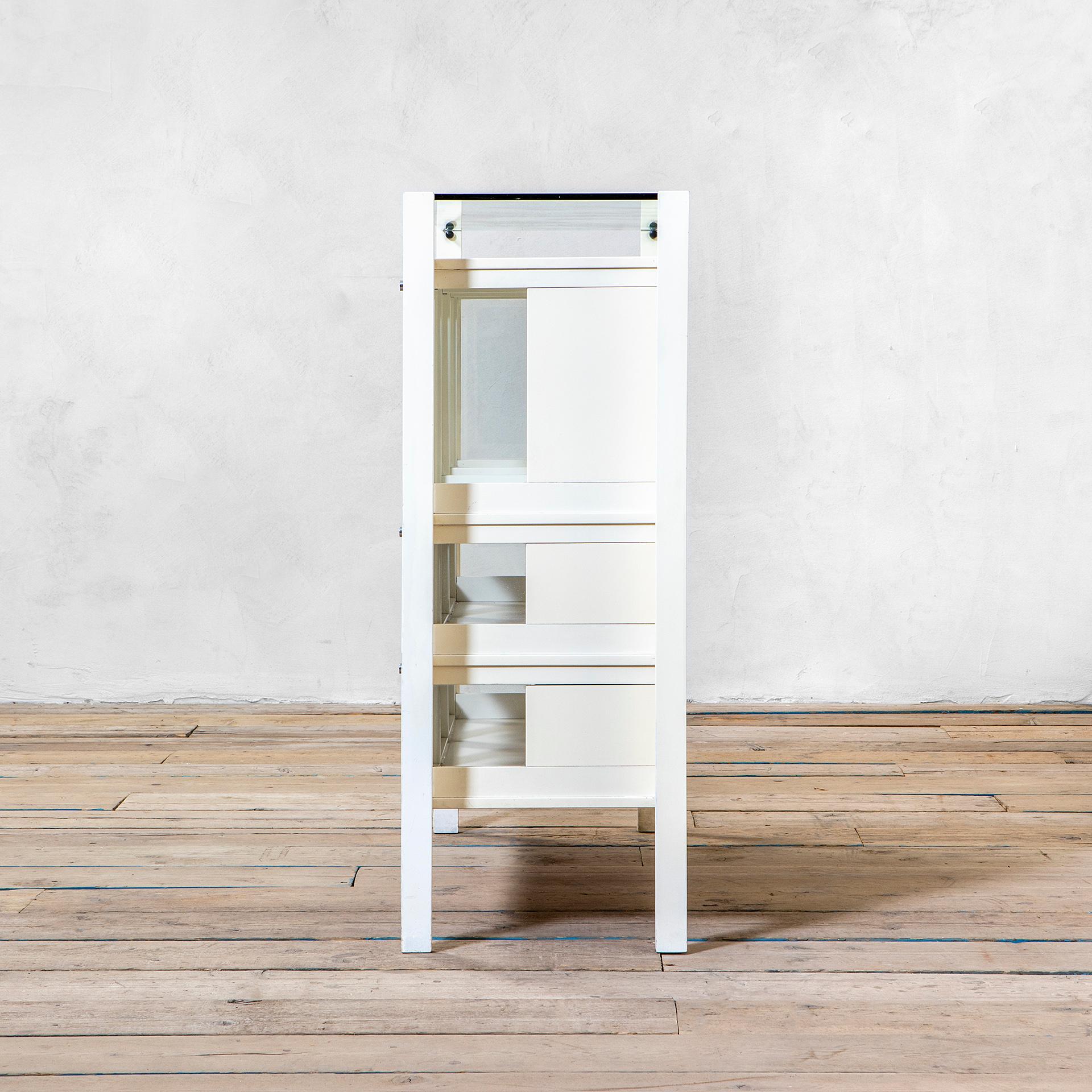 vitrine von Carlo de Carli aus lackiertem Holz mit Klapptüren aus den 40er Jahren des 20 (Italian) im Angebot