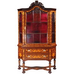 20ème siècle, Vitrine avec fine incrustation en placage d'acajou de style baroque néerlandais