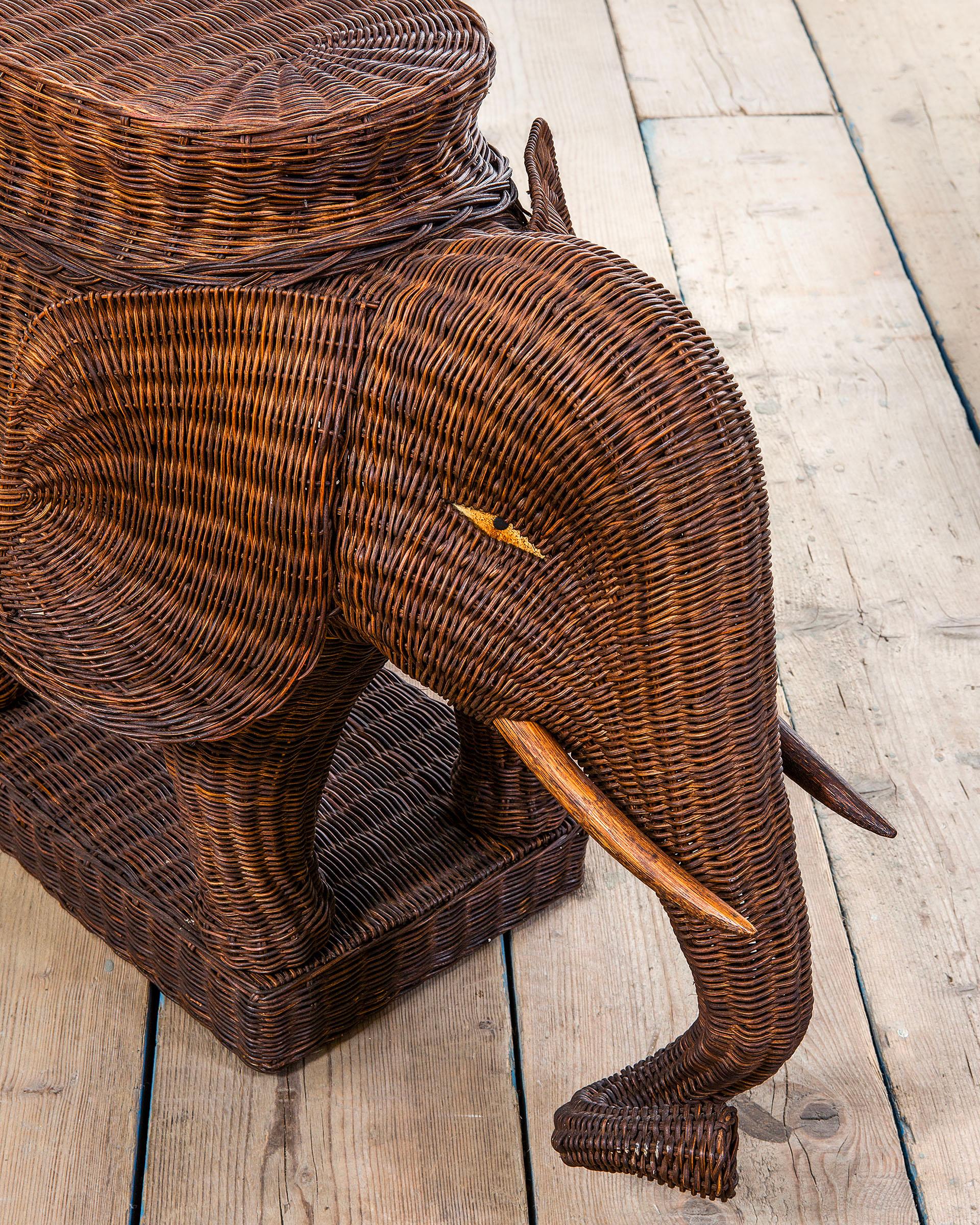 Mid-Century Modern 20th Century Vivai del Sud Elephant-Shaped Table in Rattan, 70s For Sale
