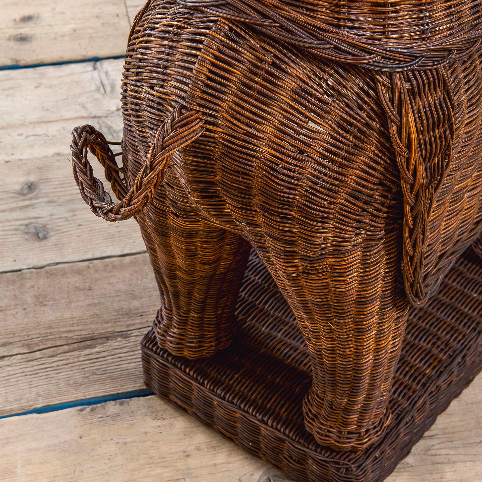 Italian 20th Century Vivai del Sud Elephant-Shaped Table in Rattan, 70s For Sale