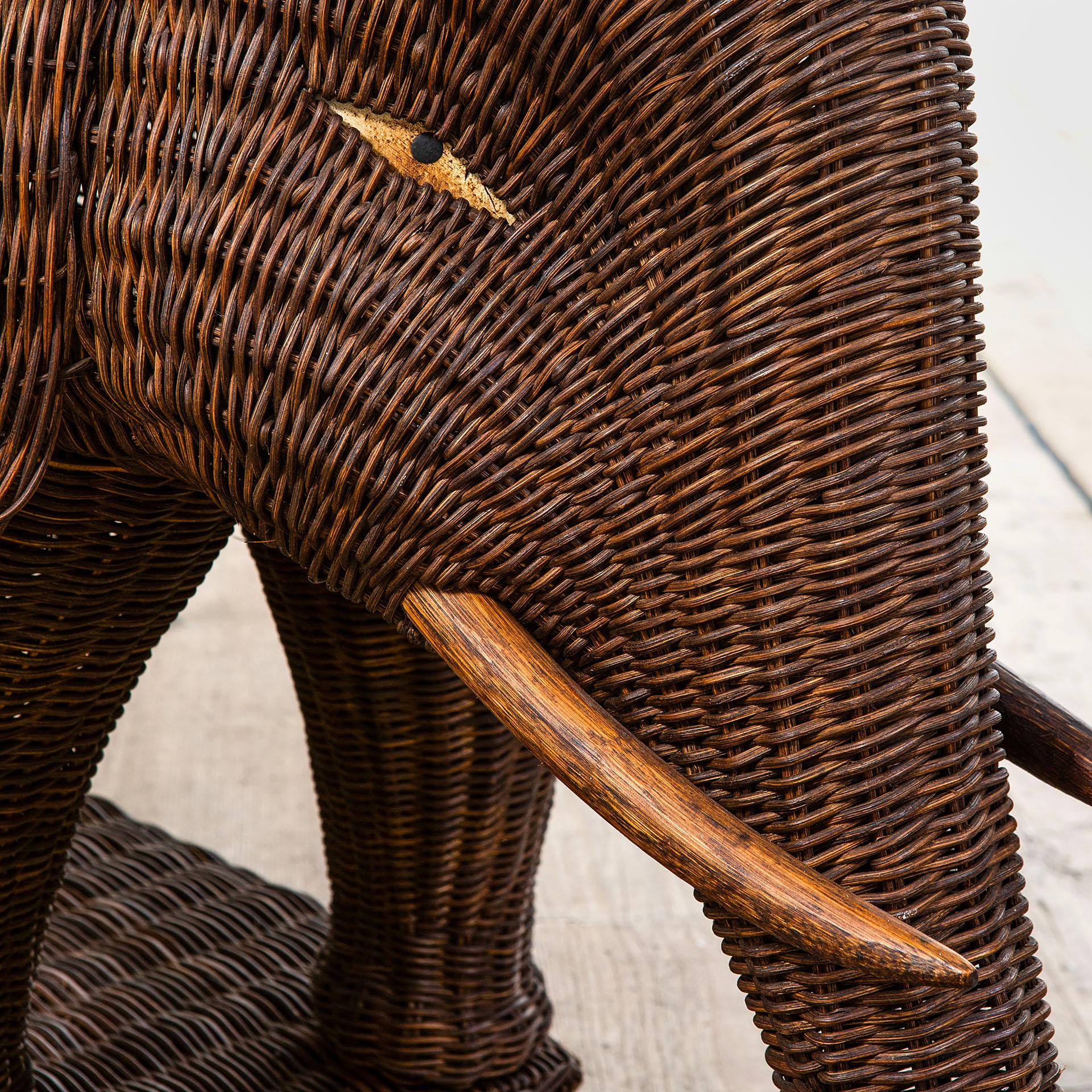 Late 20th Century 20th Century Vivai del Sud Elephant-Shaped Table in Rattan, 70s For Sale