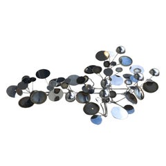 Espejo de pared metálico vintage americano del siglo XX - Raindrops by Curtis Jere