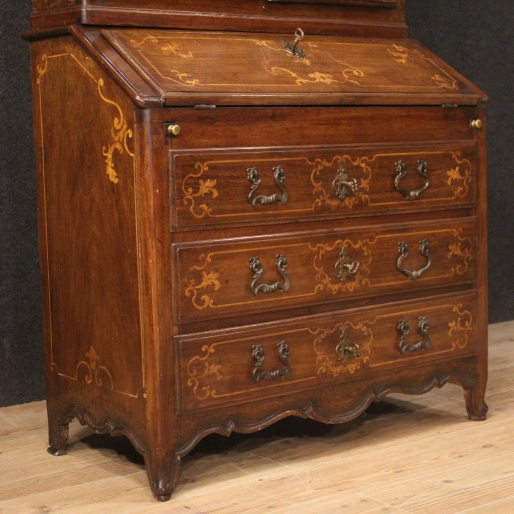 20th Century Walnut and Maple Wood Italian Louis XV Style Trumeau Desk, 1930 In Fair Condition In Vicoforte, Piedmont