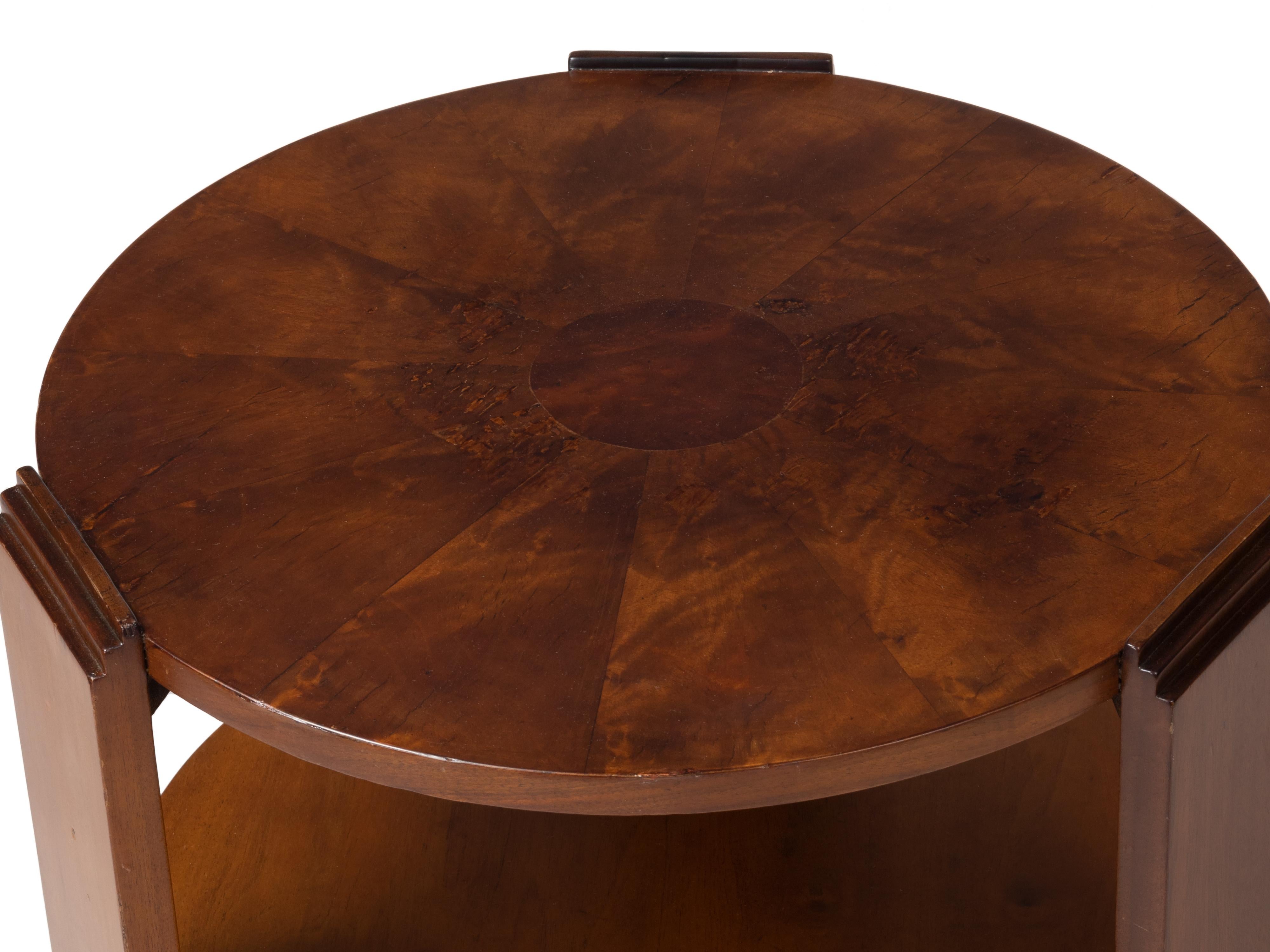 Walnut Art Deco Center Table, 20th Century For Sale 1