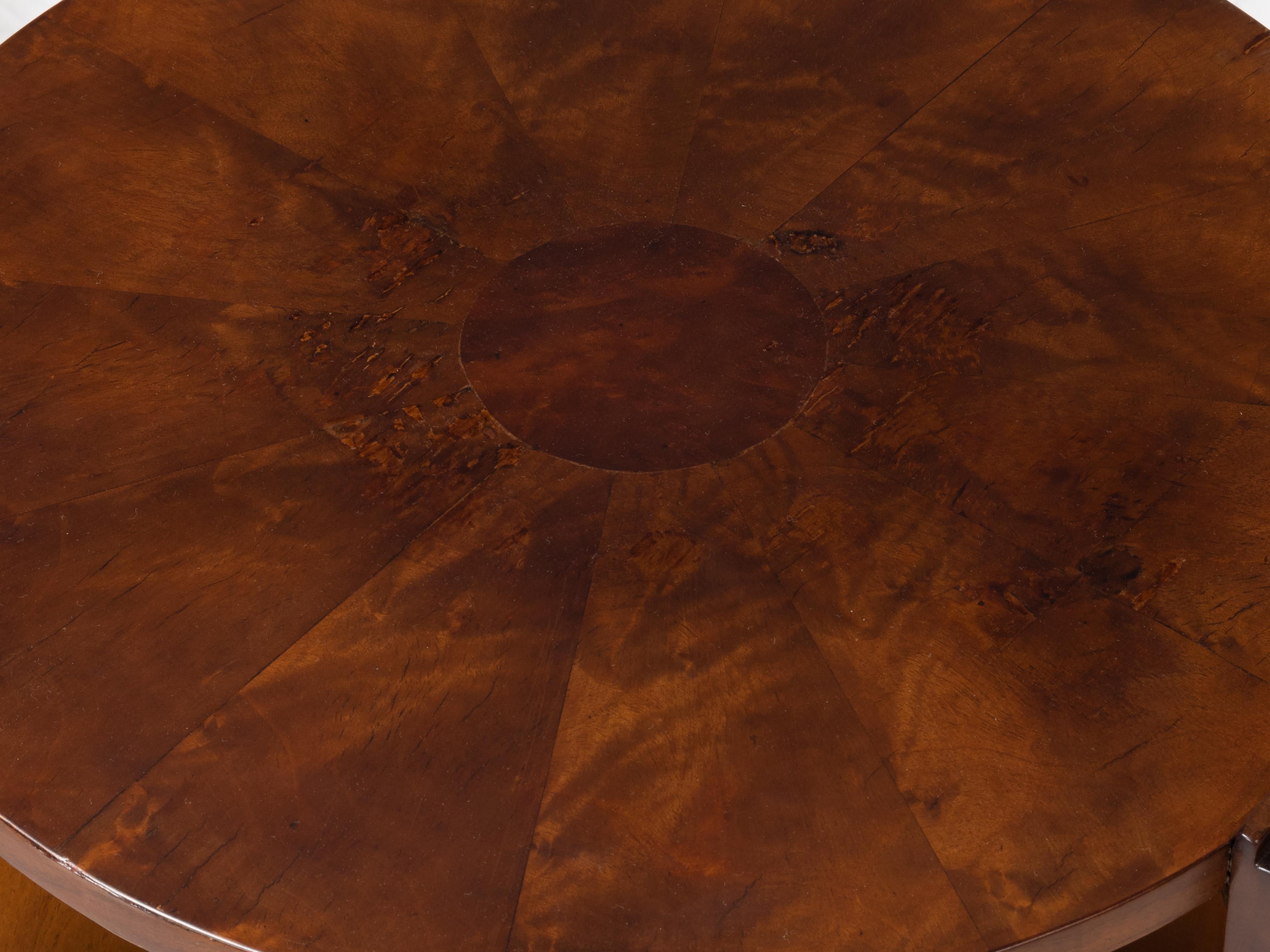 Walnut Art Deco Center Table, 20th Century For Sale 2