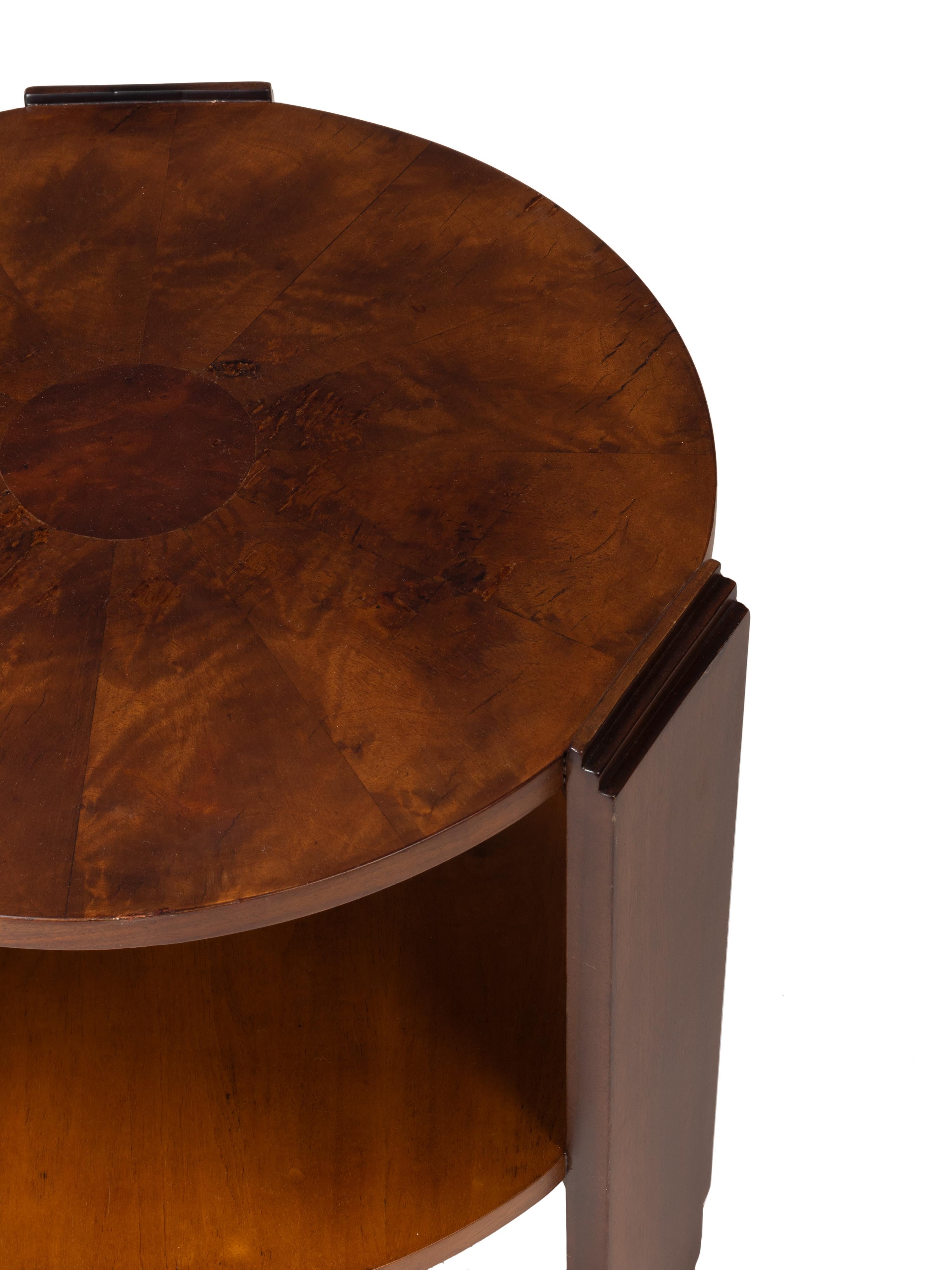 Walnut Art Deco Center Table, 20th Century For Sale 3