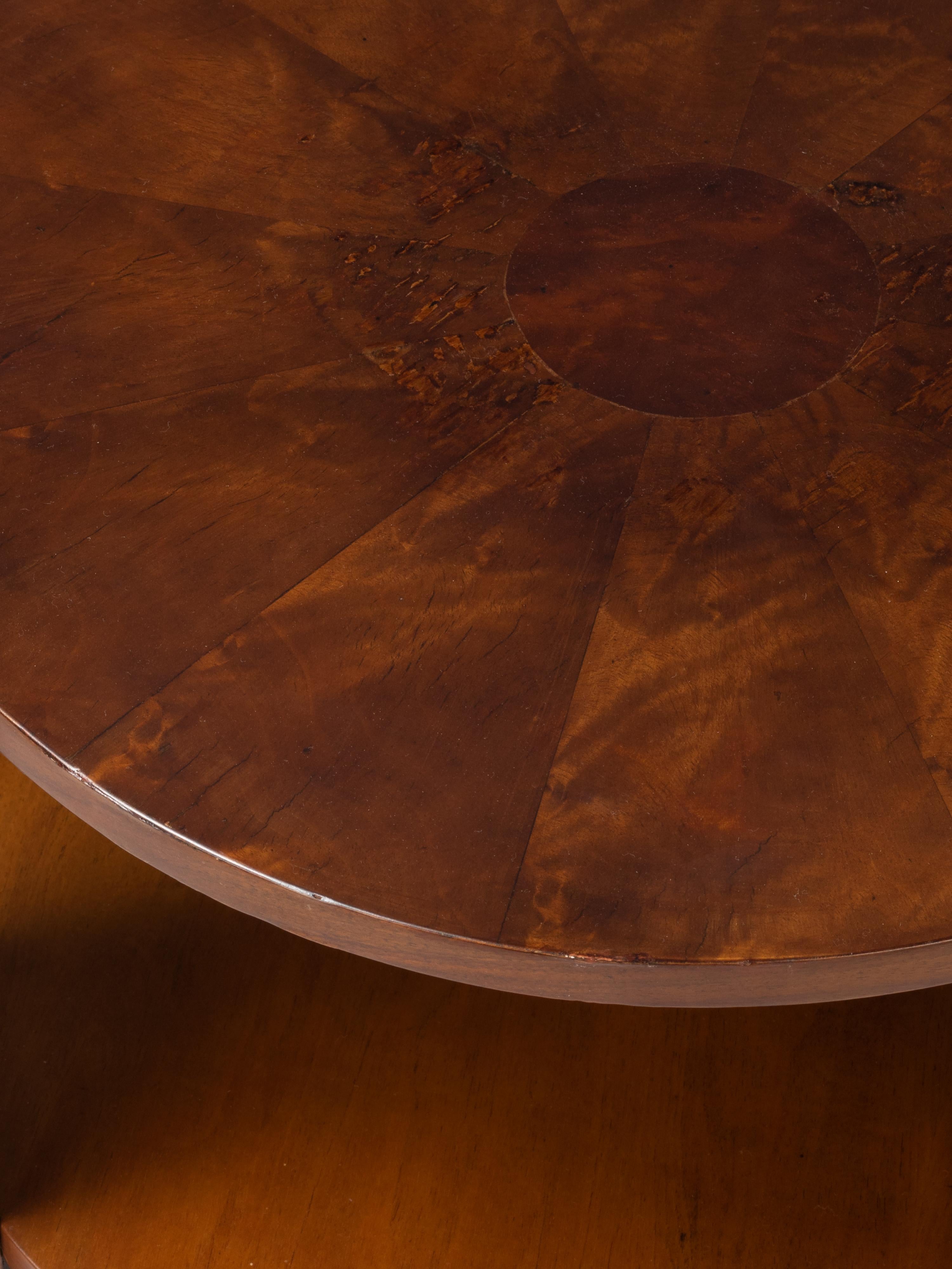 Walnut Art Deco Center Table, 20th Century For Sale 4
