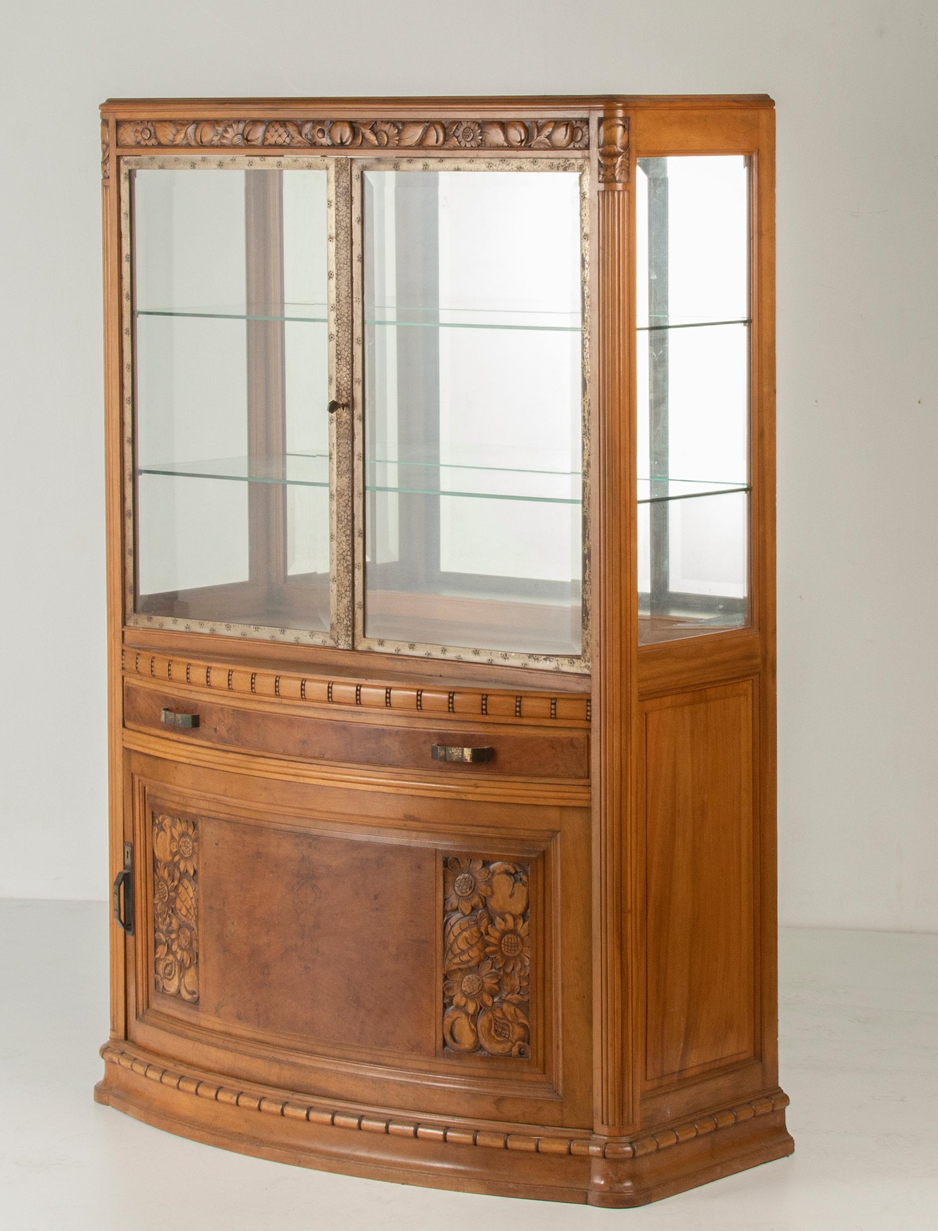20th Century Walnut Art Deco Display Vitrine Cabinet For Sale 5