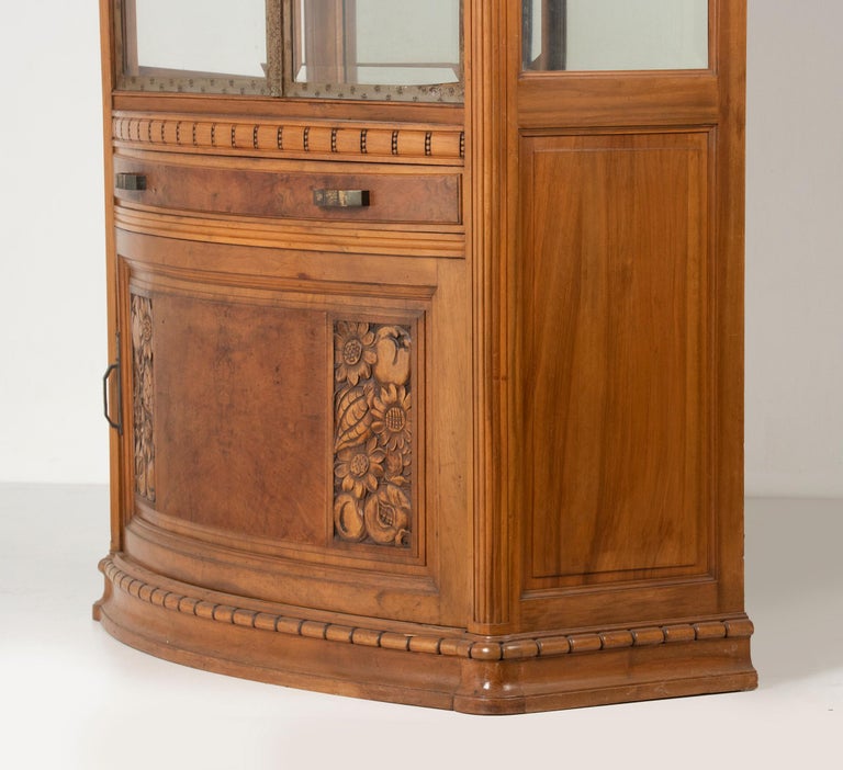 20th Century Walnut Art Deco Display Vitrine Cabinet For Sale 9