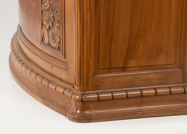 20th Century Walnut Art Deco Display Vitrine Cabinet For Sale 11