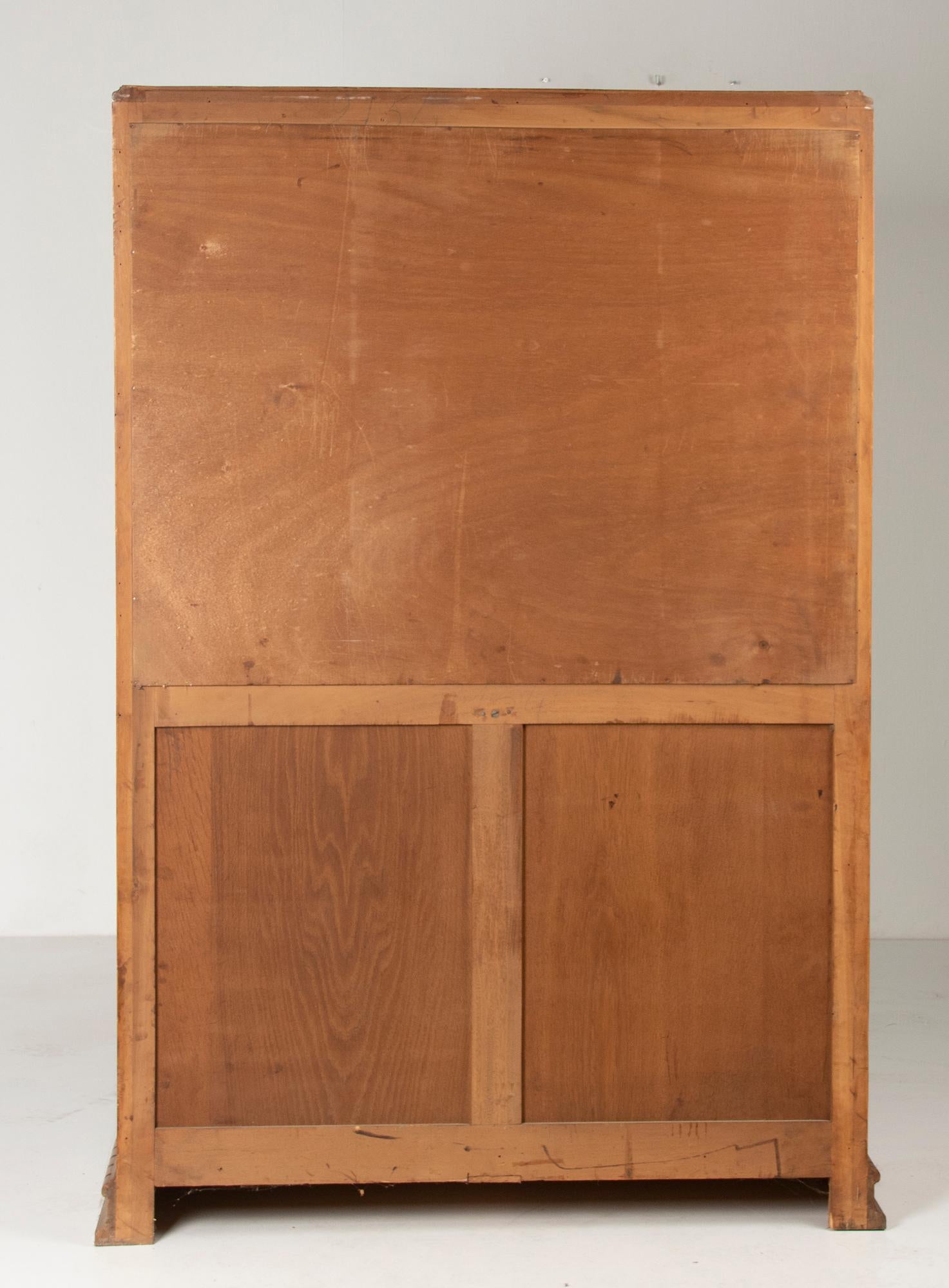 20th Century Walnut Art Deco Display Vitrine Cabinet For Sale 11