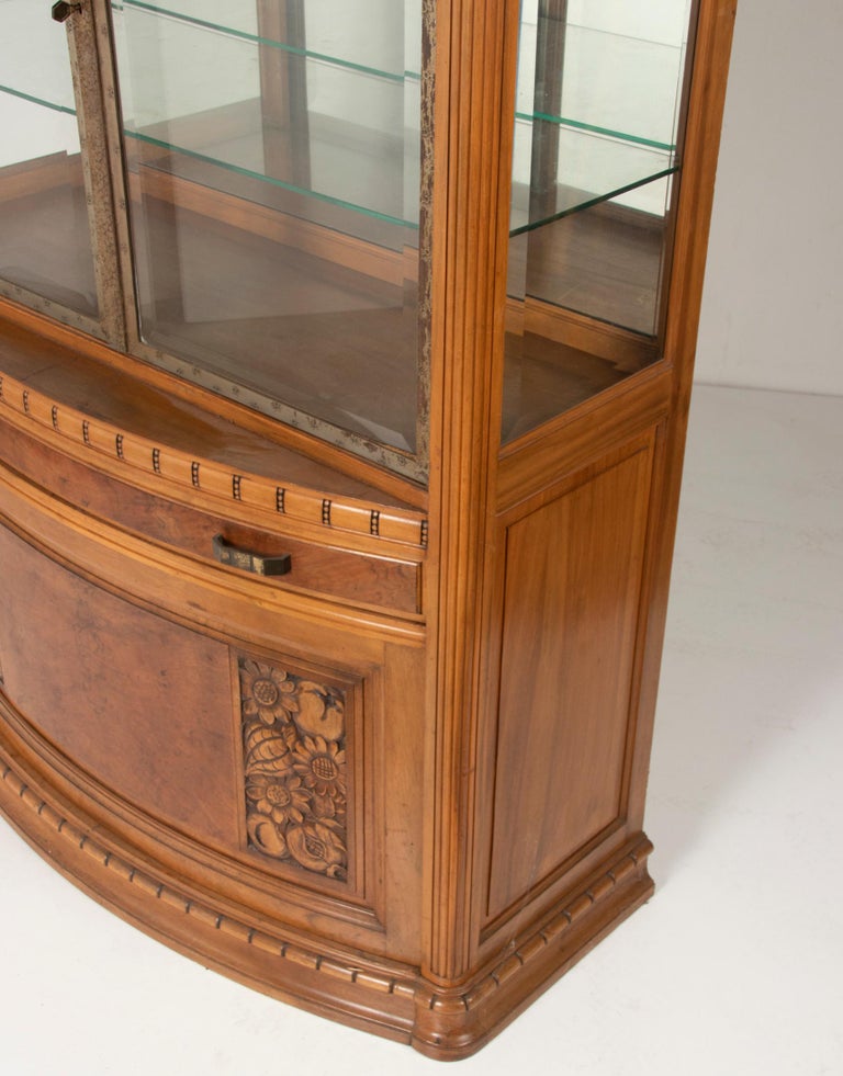 20th Century Walnut Art Deco Display Vitrine Cabinet For Sale 14